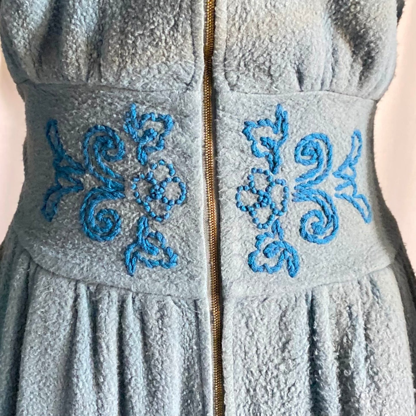 Vintage 1940’s House Dress | Dusty Blue Woolen Fleece with Embroidery | Size M, LG | Gassser, Lugano - Daggers & Dames