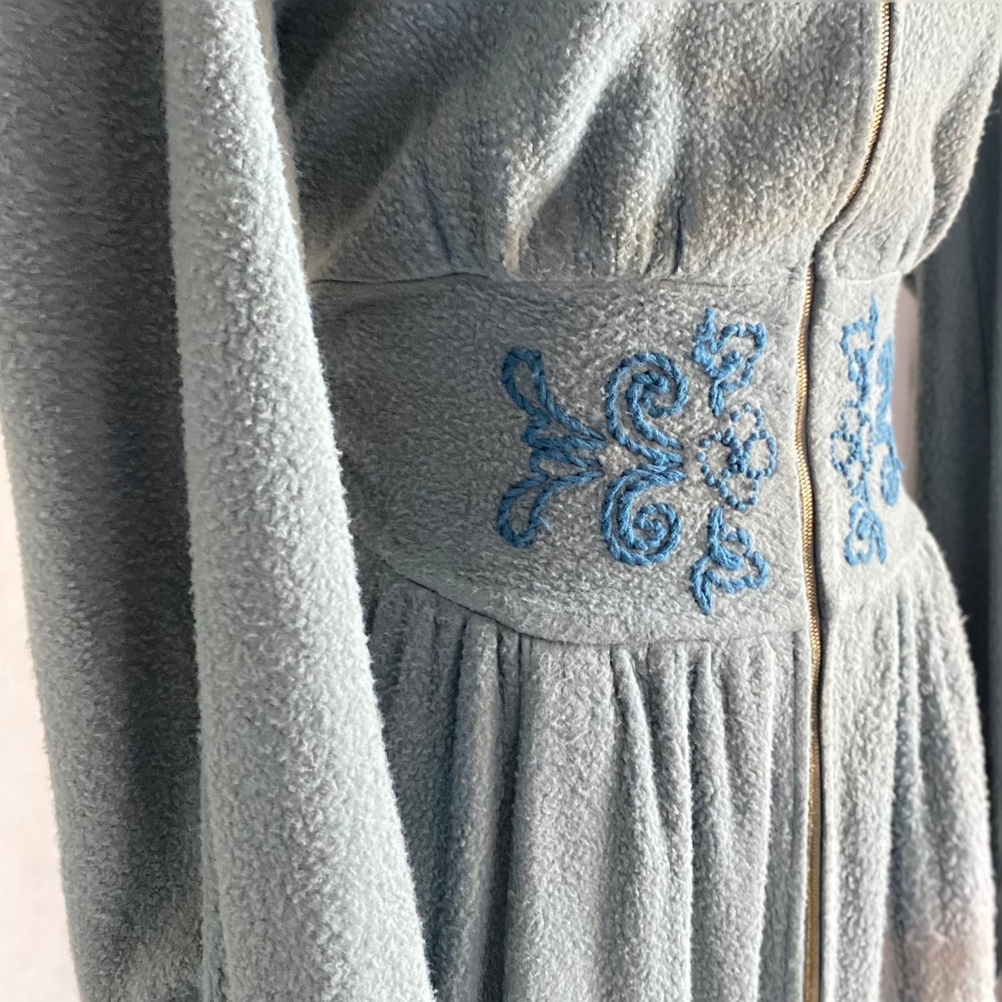 Vintage 1940’s House Dress | Dusty Blue Woolen Fleece with Embroidery | Size M, LG | Gassser, Lugano - Daggers & Dames