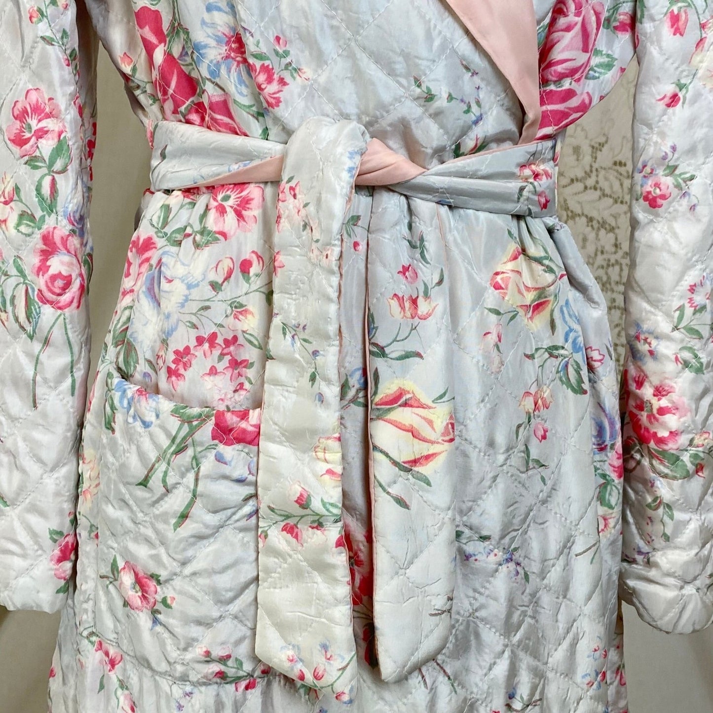 Vintage 1940's Housecoat Robe | White Rayon Taffeta with Floral Print & Powder Pink Lining | Size XS, S - Daggers & Dames