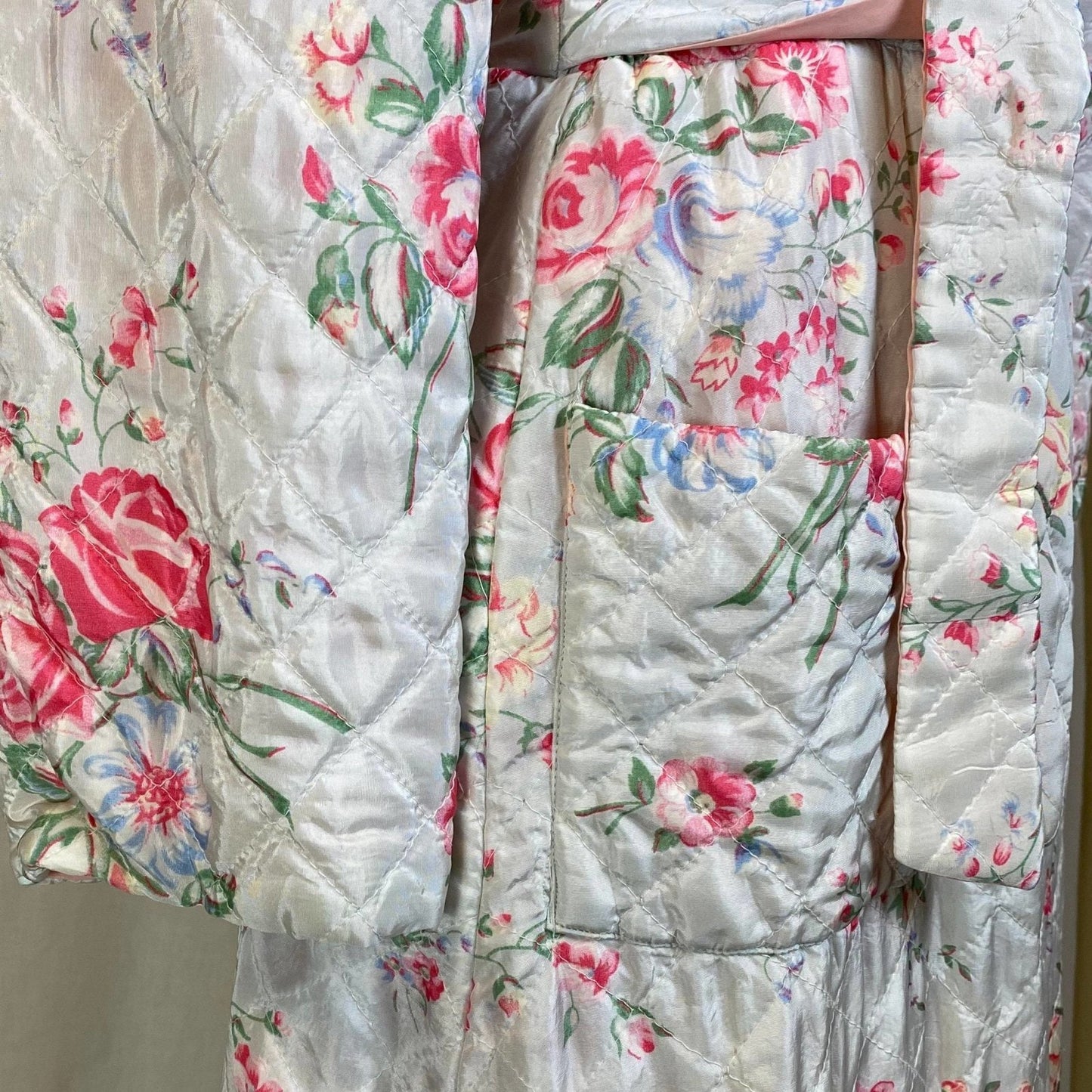 Vintage 1940's Housecoat Robe | White Rayon Taffeta with Floral Print & Powder Pink Lining | Size XS, S - Daggers & Dames