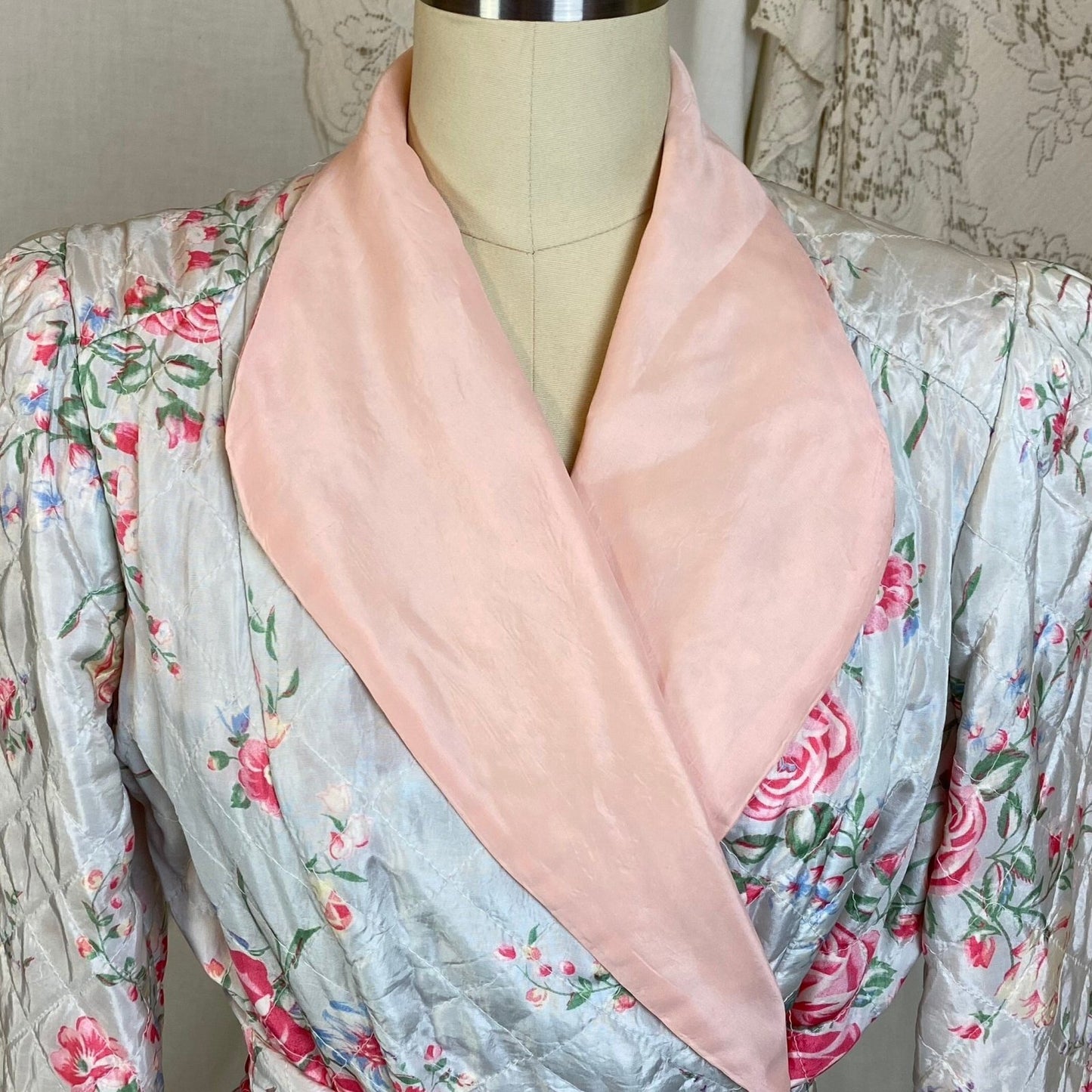 Vintage 1940's Housecoat Robe | White Rayon Taffeta with Floral Print & Powder Pink Lining | Size XS, S - Daggers & Dames