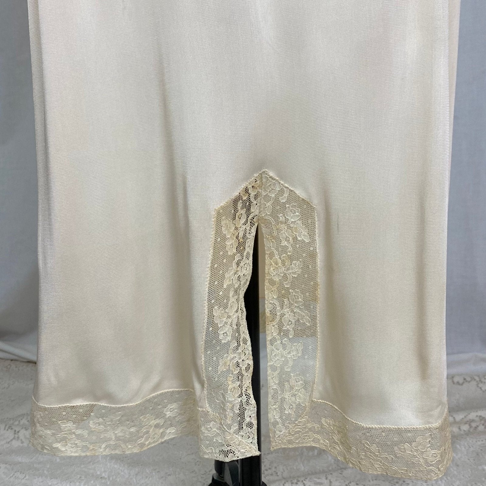 Vintage 1940's Nightgown | Creamy Tan Rayon Jersey Knit with Satin Acorn Appliques & Lace | Size S, M, LG | Vanity Fair New with Tags - Daggers & Dames