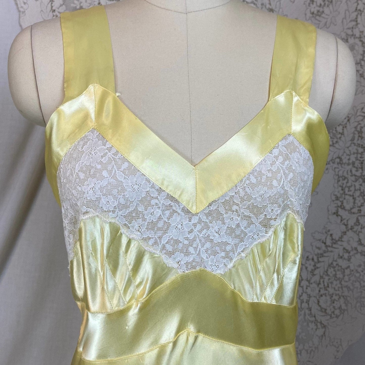 Vintage 1940's Nightgown | Pastel Yellow Acetate Satin with White Floral Lace | Size XS, S | Corticelli Lingerie - Daggers & Dames