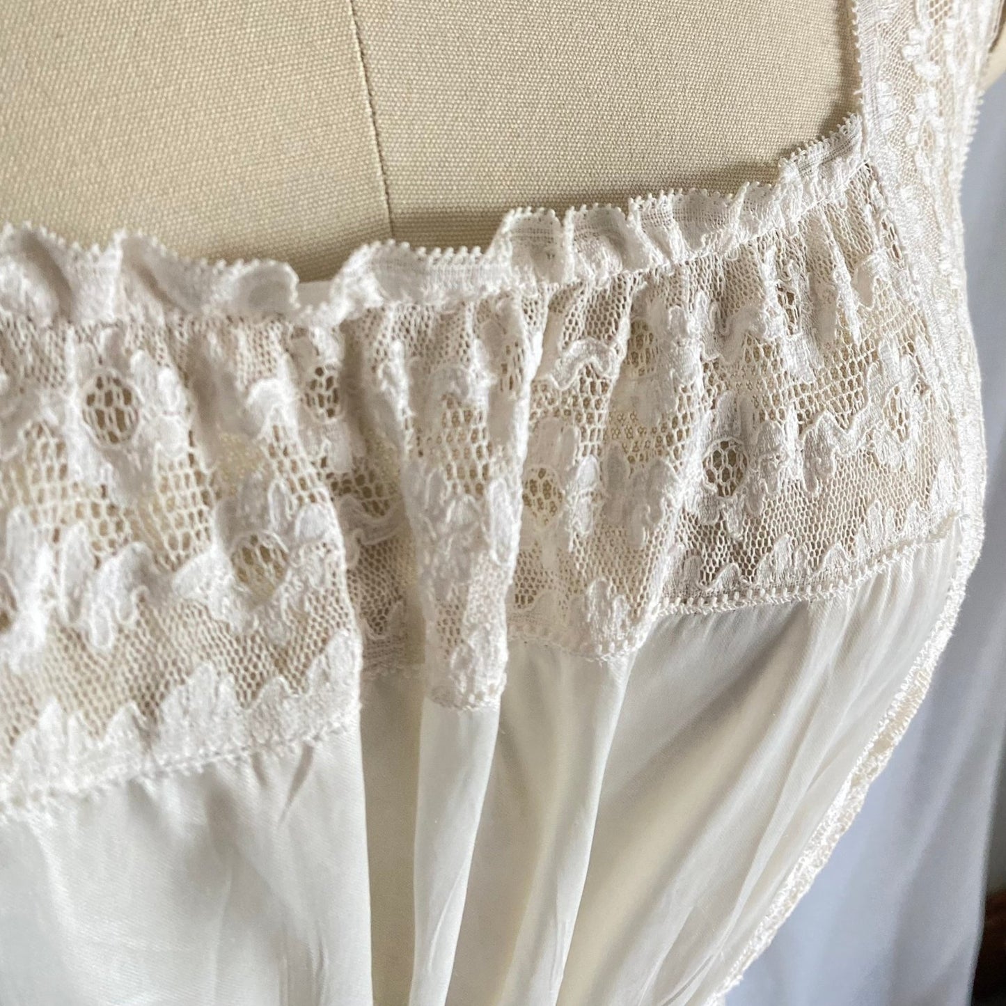 Vintage 1940's Nightgown | Pearly White Rayon Satin with Ruffled Cotton Floral Lace | Size S, M - Daggers & Dames