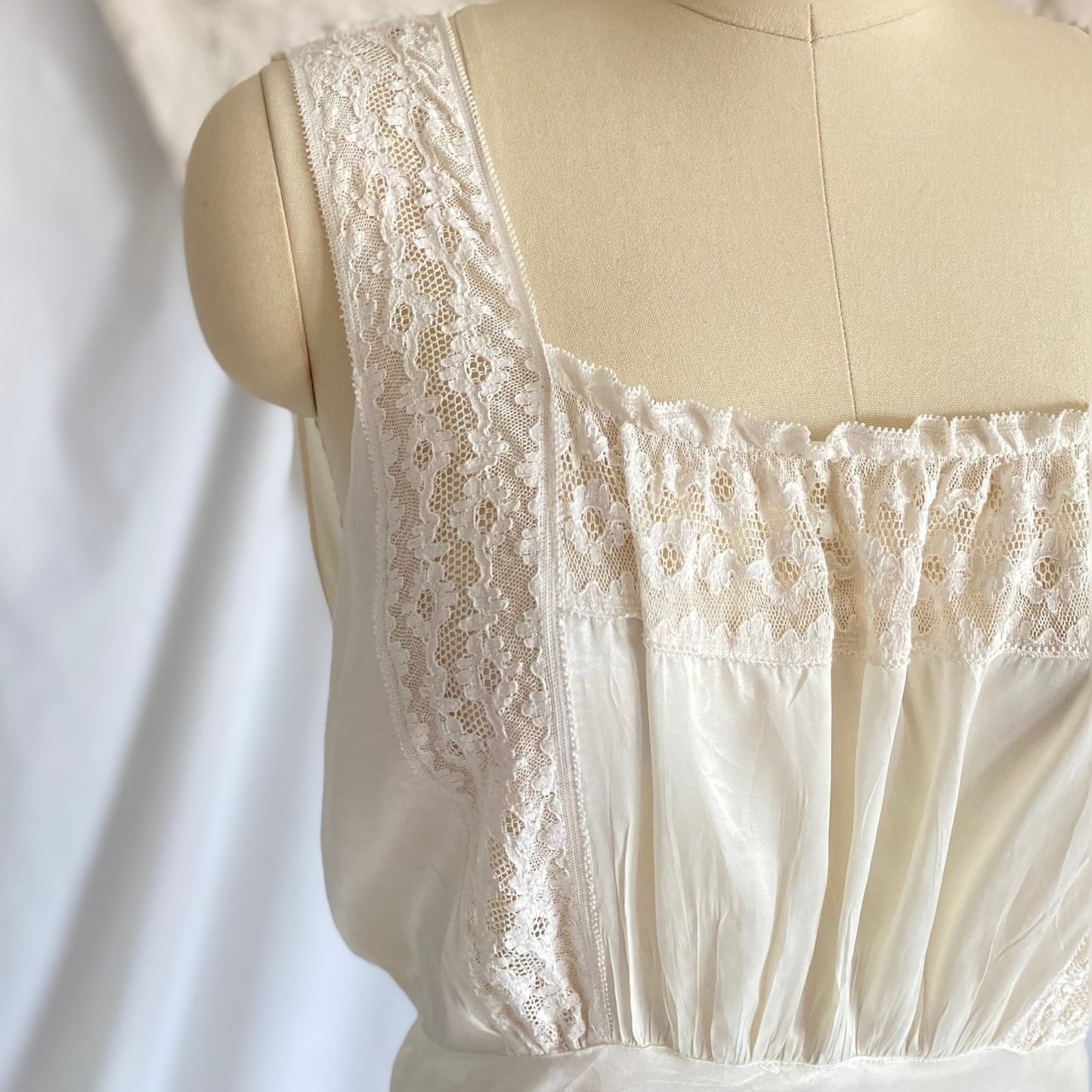 Vintage 1940's Nightgown | Pearly White Rayon Satin with Ruffled Cotton Floral Lace | Size S, M - Daggers & Dames