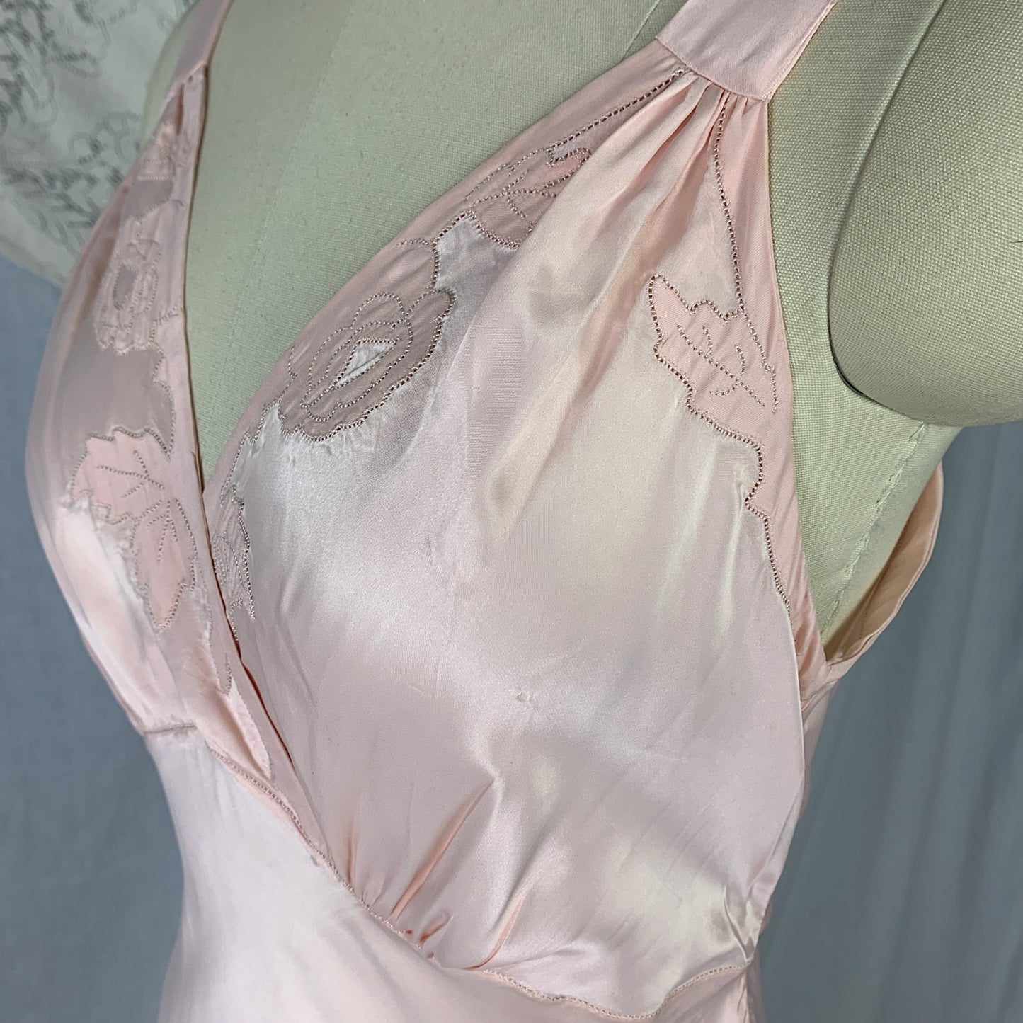 Vintage 1940's Nightgown | Rose Pink Rayon Satin with Hand Stitching & Floral Applique | Size XS | R.H. Macy Co. - Daggers & Dames