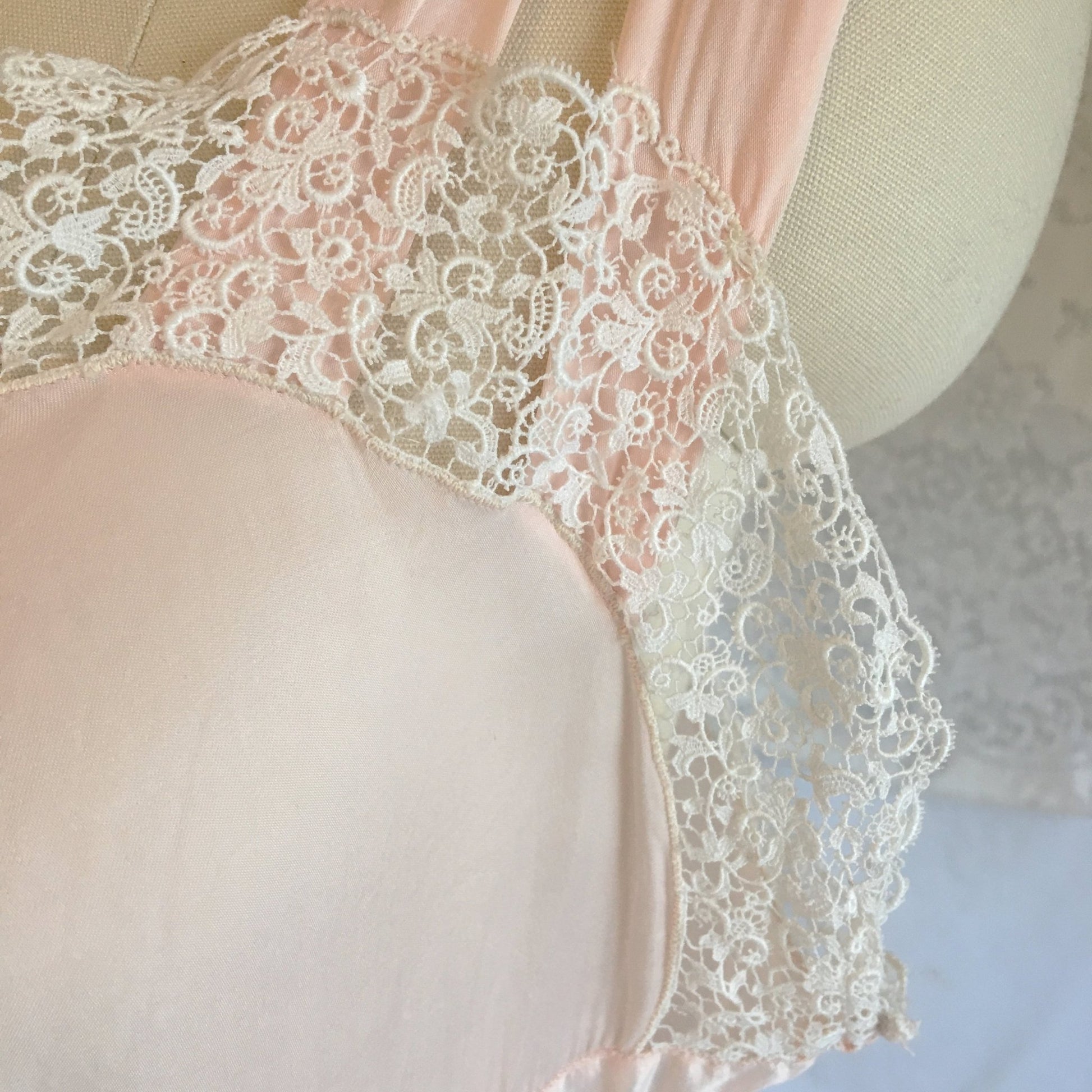 Vintage 1940's Nightgown | Silky Pale Pink Rayon with White Venetian Lace | Laros | Size M - Daggers & Dames