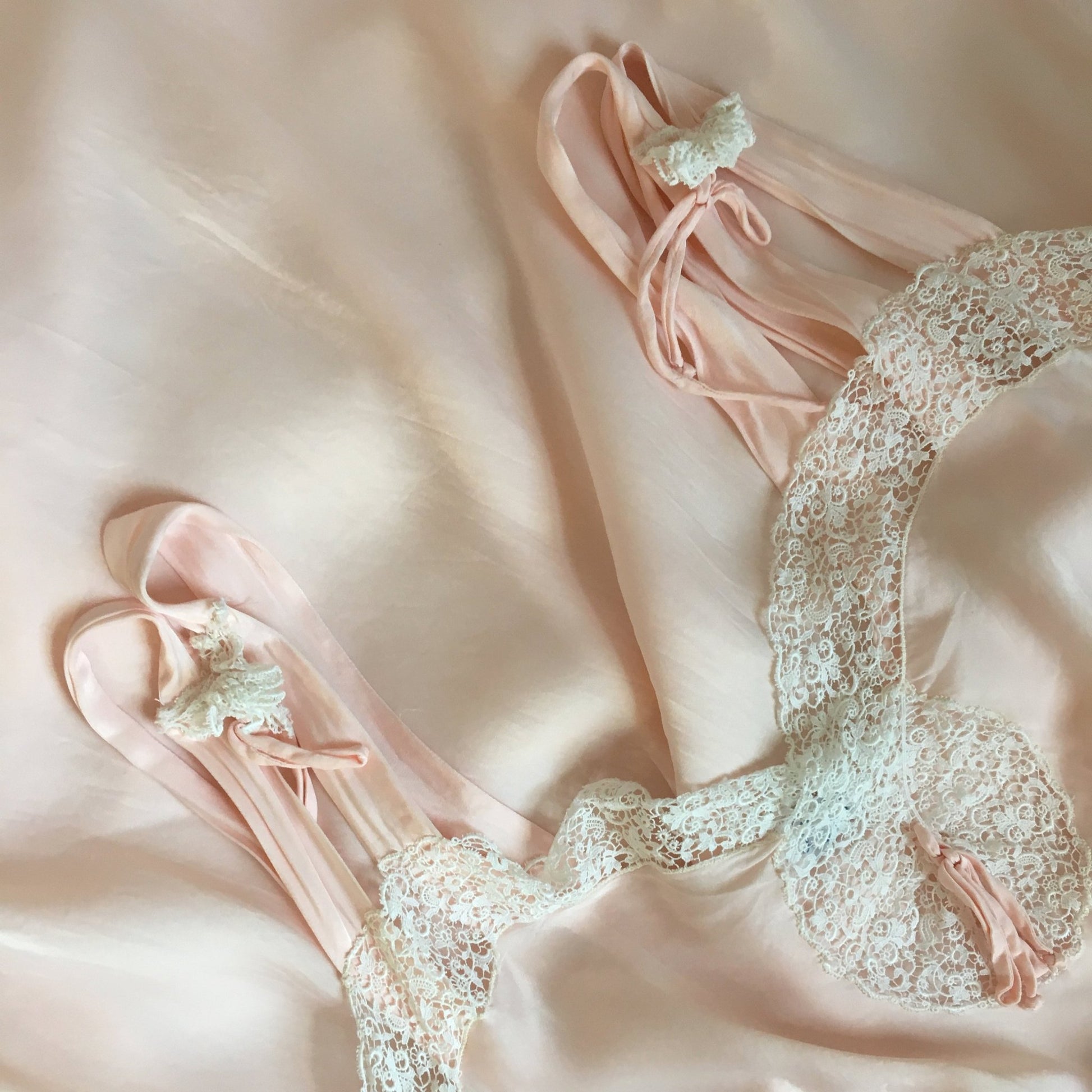 Vintage 1940's Nightgown | Silky Pale Pink Rayon with White Venetian Lace | Laros | Size M - Daggers & Dames
