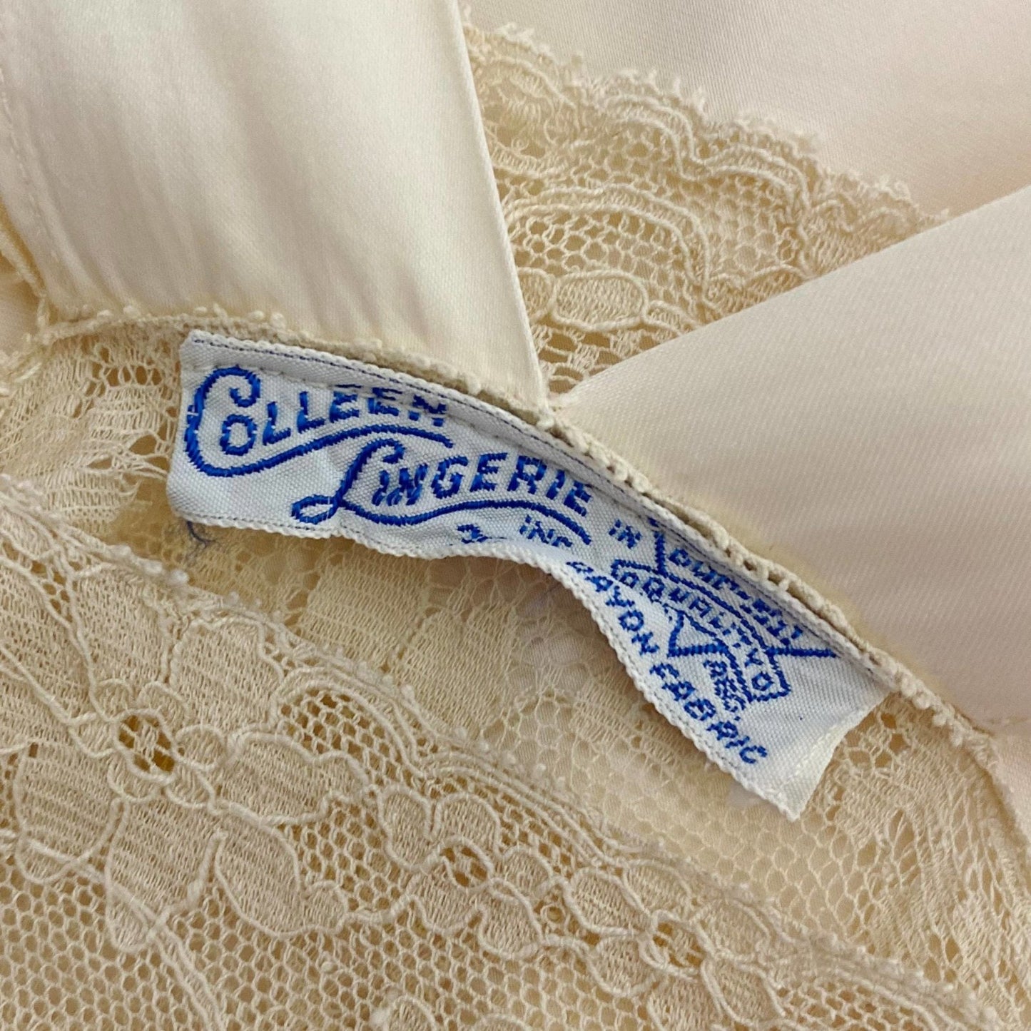 Vintage 1940's Nightgown | Warm Ivory Rayon Satin with Nude Floral Lace | Size XS | Coleen Lingerie - Daggers & Dames