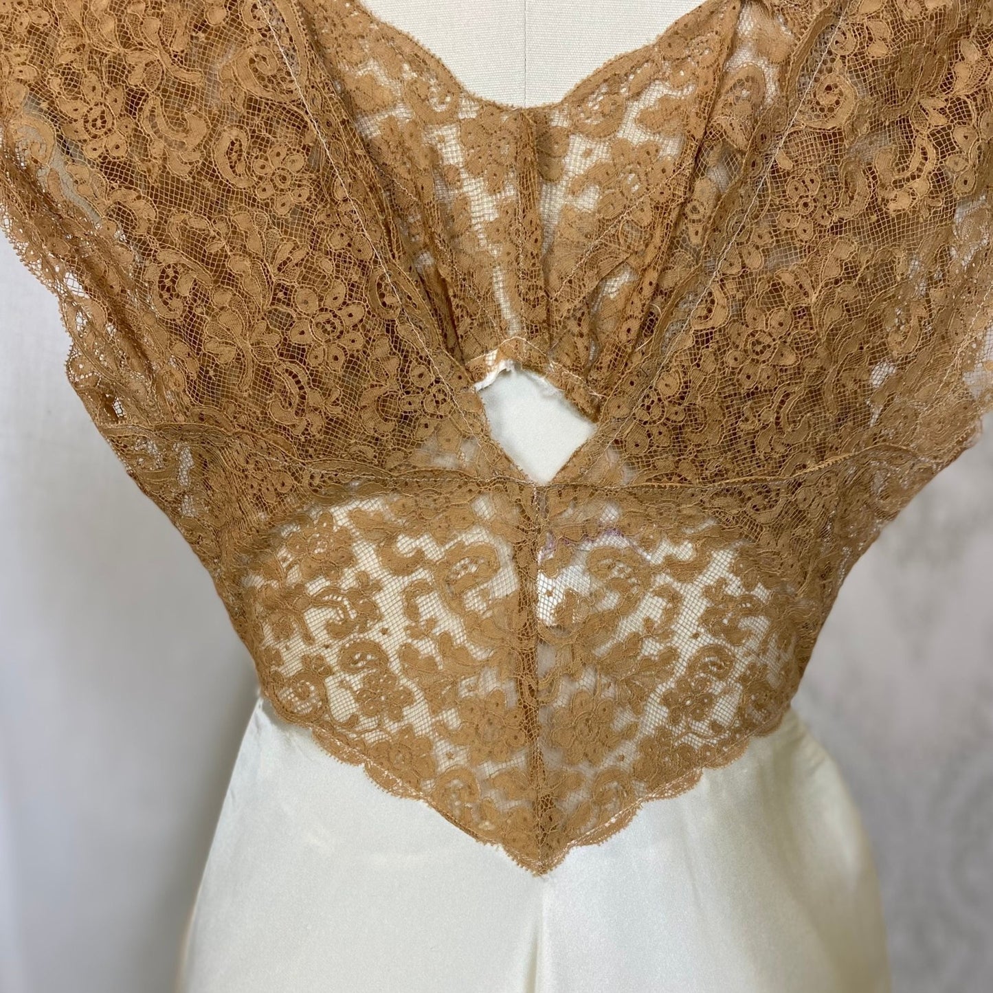 Vintage 1940's Nightgown | Warm Ivory Silk with Deep Tan Floral Lace | Size XXS, XS | Fischer Lingerie - Daggers & Dames