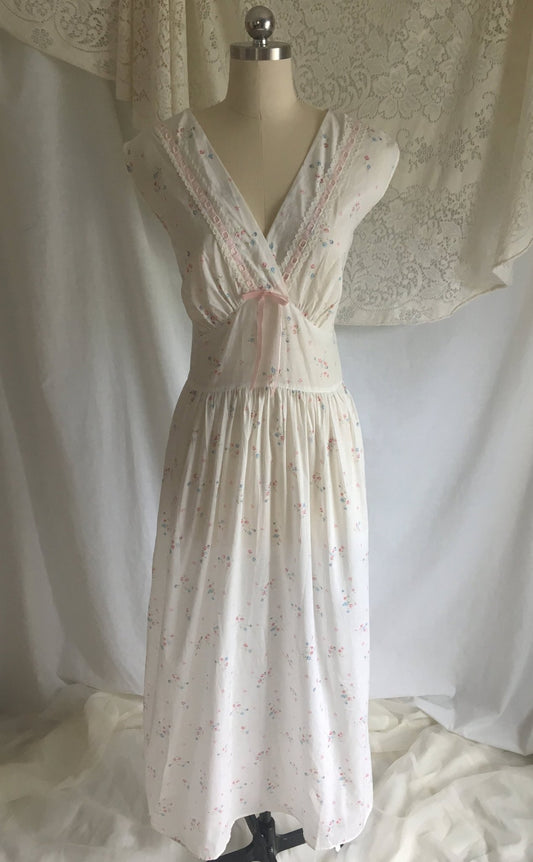 Vintage 1940's Nightgown | White Cotton with Floral Pattern & Ribbon | New Old Stock | Bridal Lingerie | Size LG, XLG - Daggers & Dames