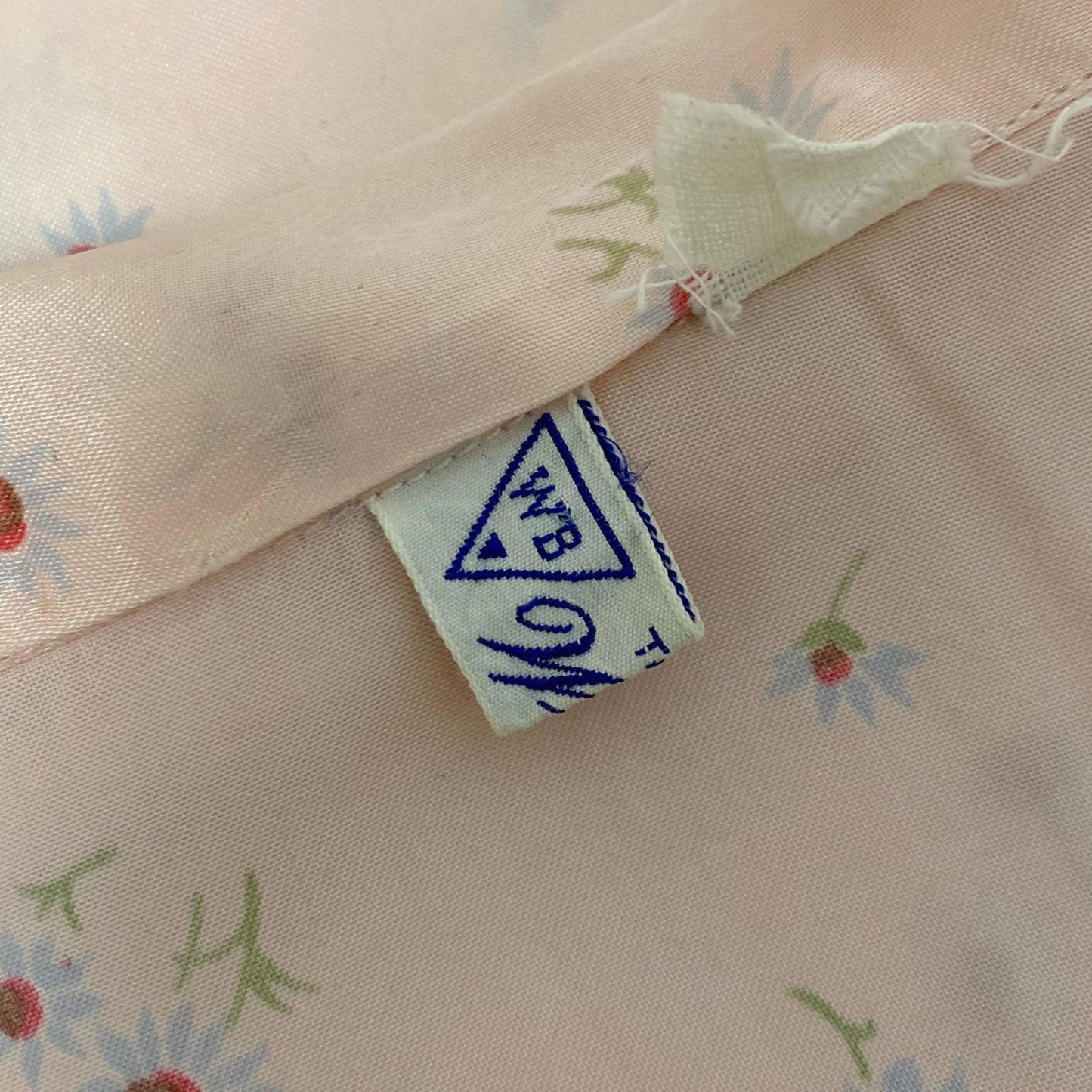 Vintage 1940's Pajama Set | Light Rosy Pink Rayon Satin with Daisy Floral Print | Size XS | W/B Weisman - Daggers & Dames