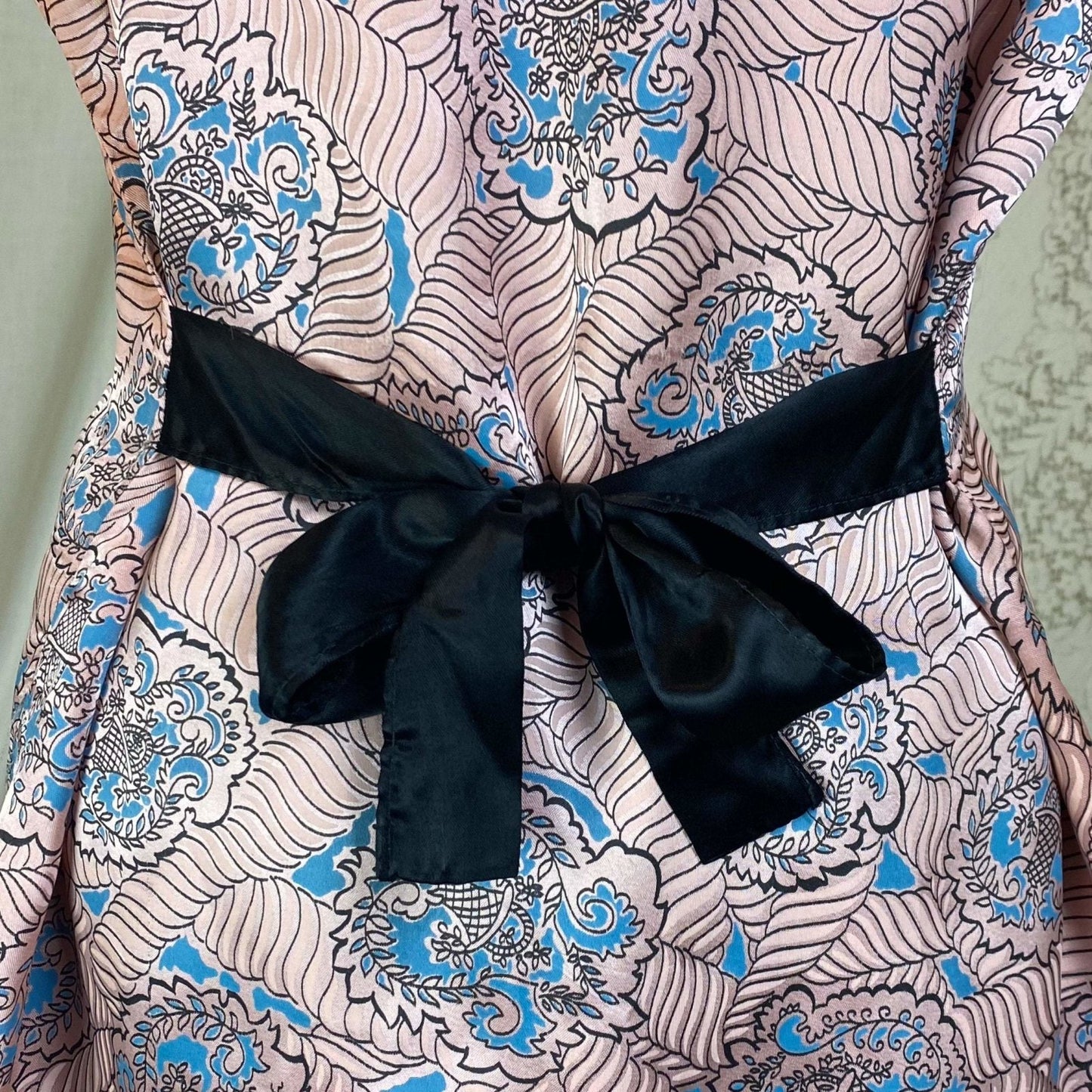 Vintage 1940's Pajama Set | Rose Gold Pink with Black & Blue Paisley Print Rayon Satin | Size S, M, LG | Tele-Queen - Daggers & Dames