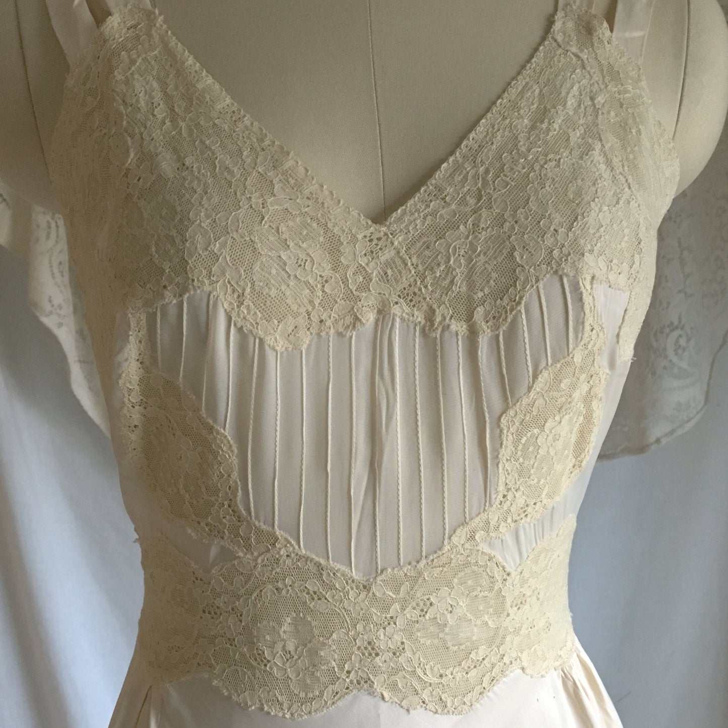 Vintage 1940's Peignoir Set | Ivory Rayon Satin & Chiffon with Lace | Lady Duff | Size S - Daggers & Dames
