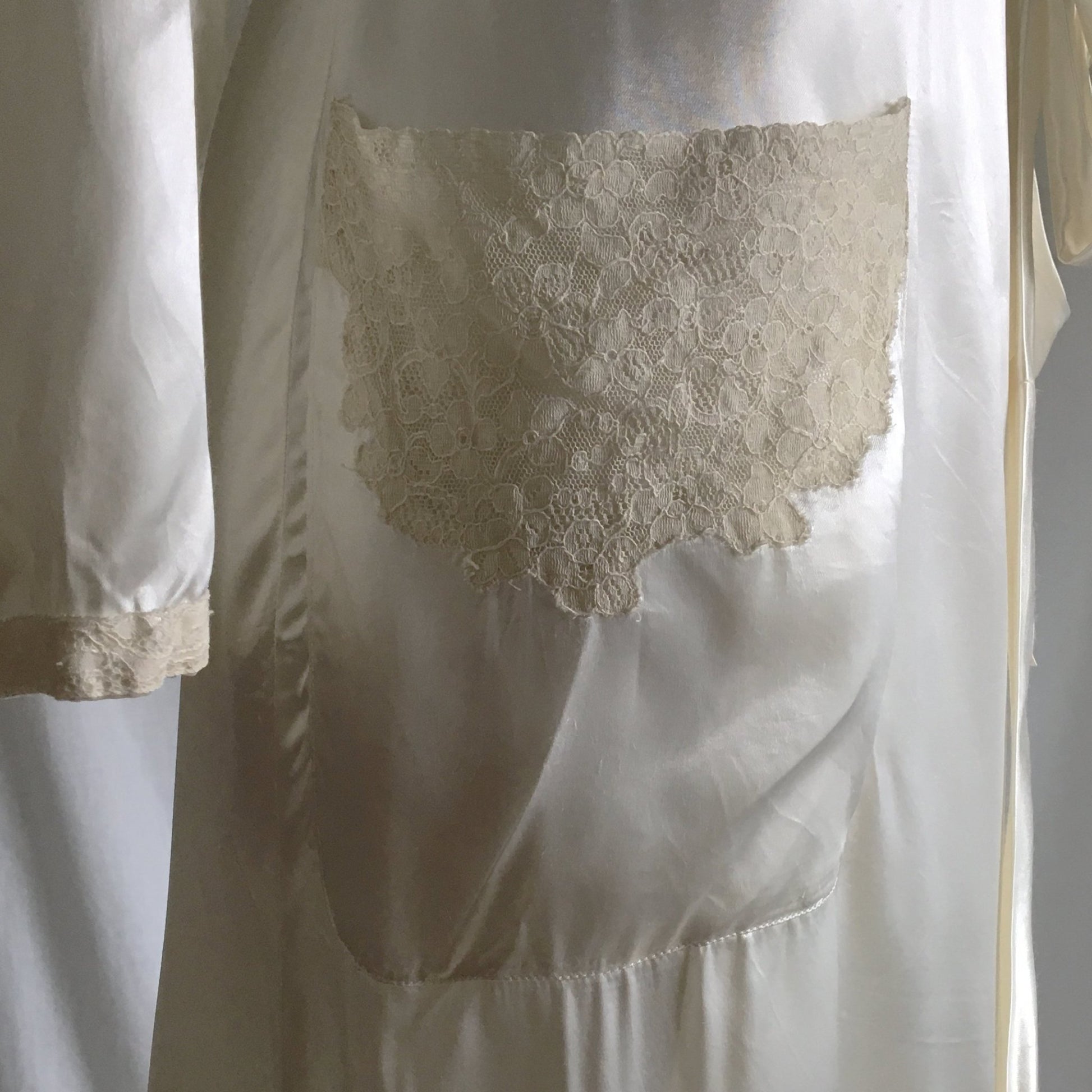 Vintage 1940's Robe | Pearly White Rayon Satin with Alençon Lace & Bell Sleeves | Size S, M - Daggers & Dames