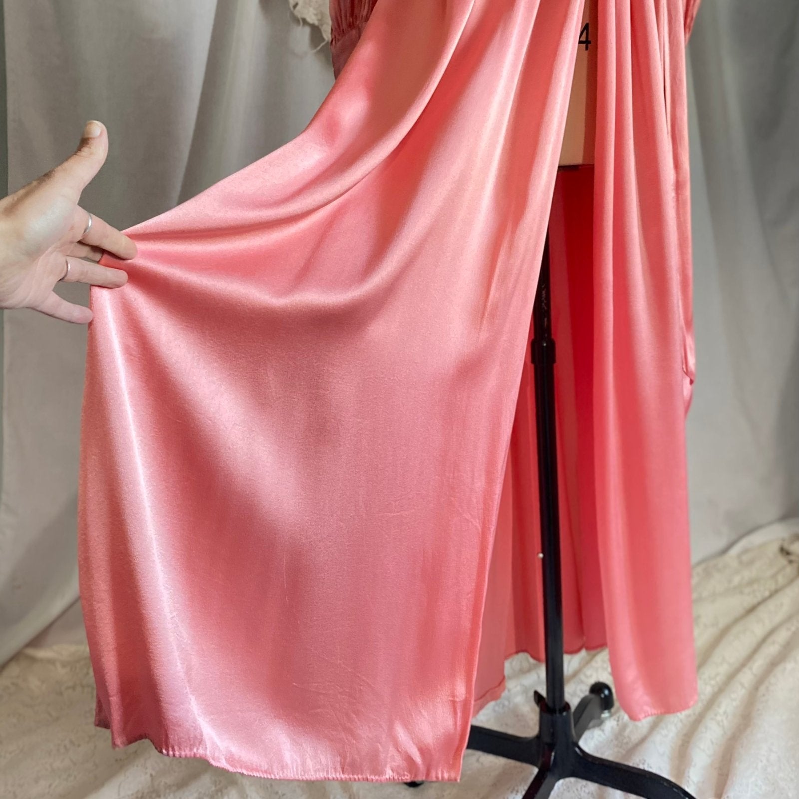 Vintage 1940's Robe | Silky Rose Pink Rayon Satin with Bishop Sleeves | Size S, M, LG | Loungee's - Daggers & Dames