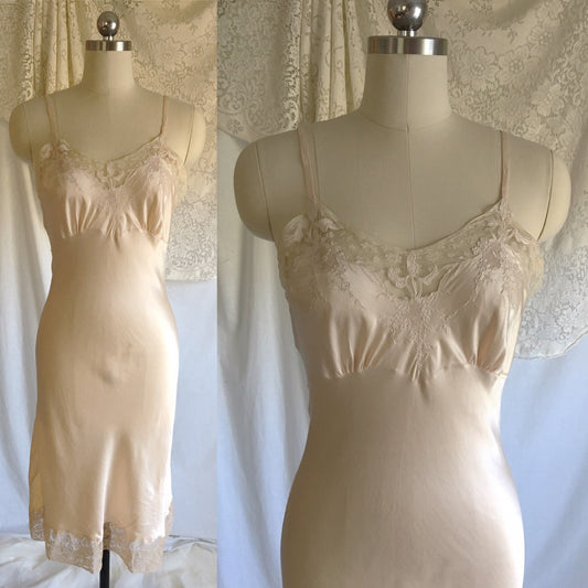 Vintage 1940's Slip | Champagne Chinese Silk with Floral Embroidery & Lace | Saks Fifth Avenue | Size XS - Daggers & Dames