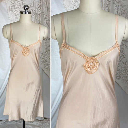 Vintage 1940's Slip | Pale Peach Silky Cotton Blend with Frilly Rose Ruffle | Size S - Daggers & Dames