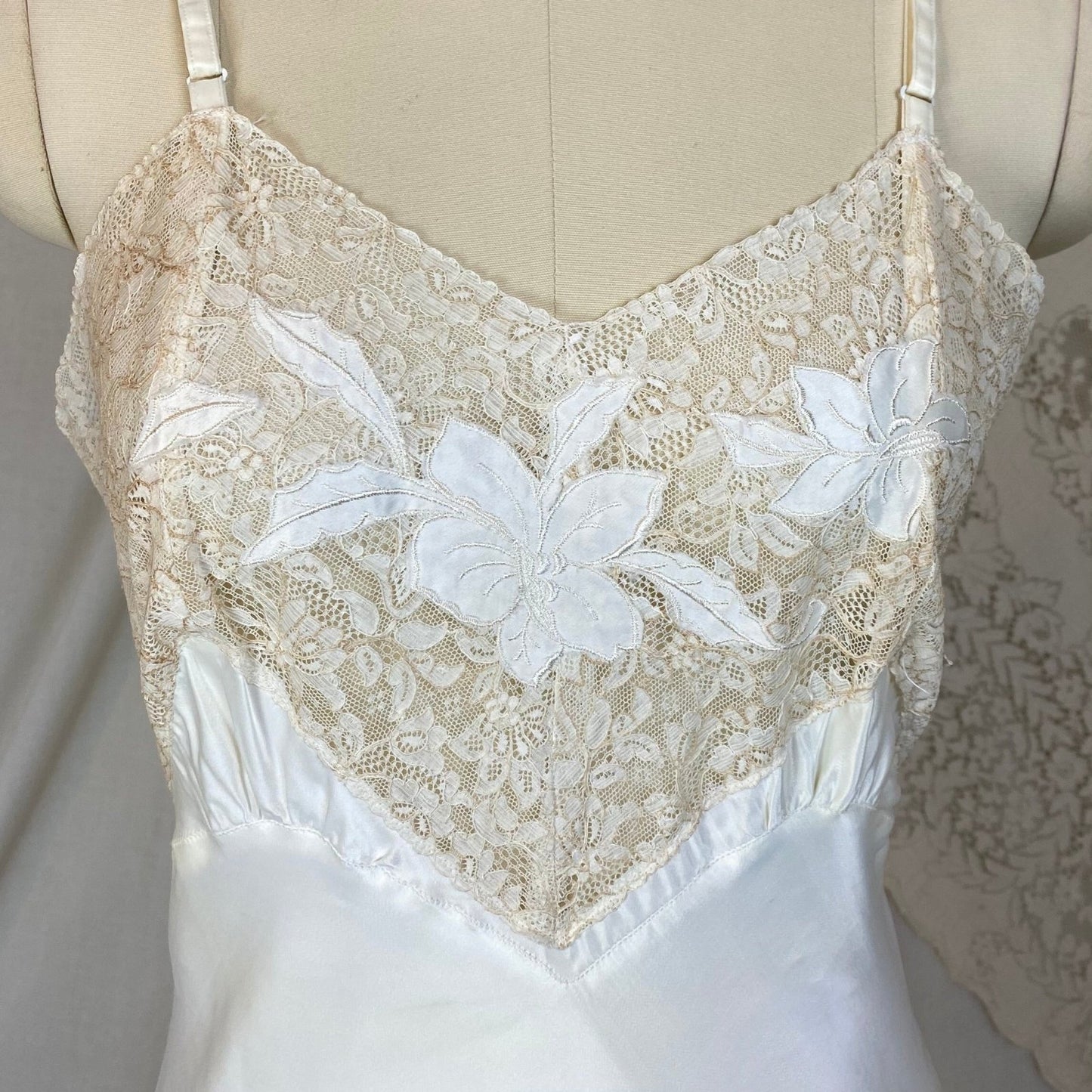 Vintage 1940's Slip | Pearly White Rayon Satin with Warm Nude Cotton Lace & Floral Appliques | Size S, M | Perlcrest -Never Worn - Daggers & Dames