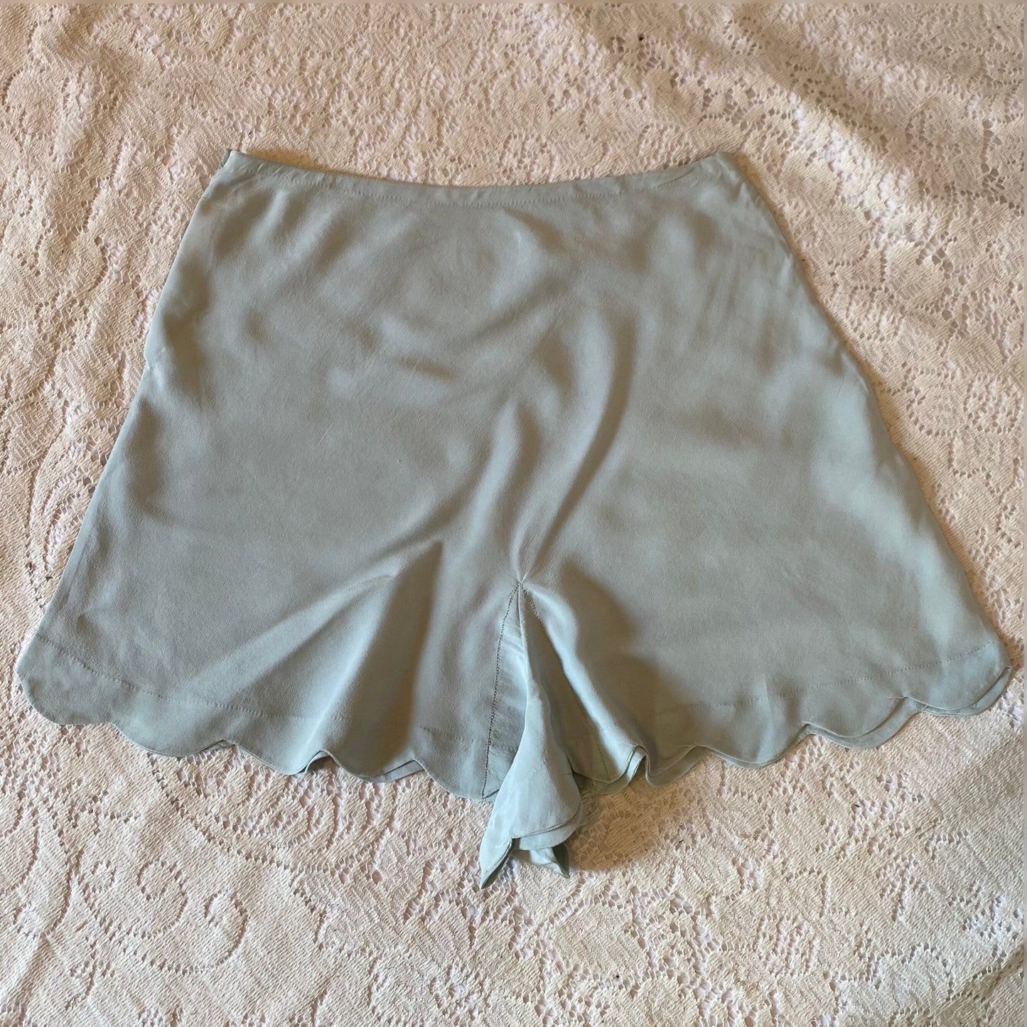 Vintage 1940's Tap Pants | Hand Stitched Pastel Blue Silk Crepe with Scalloped Hem | Size XS | Elizabeth Arden - Daggers & Dames