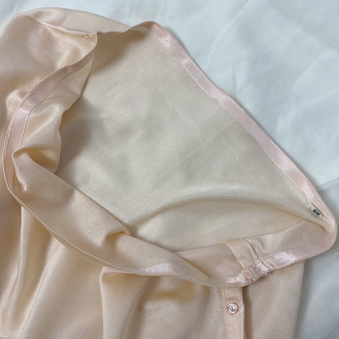 Vintage 1940's Tap Pants | Pale Rose Peach Rayon Knit with Floral Nude Alençon Lace | Size M, LG | Hudson Superfit - Daggers & Dames