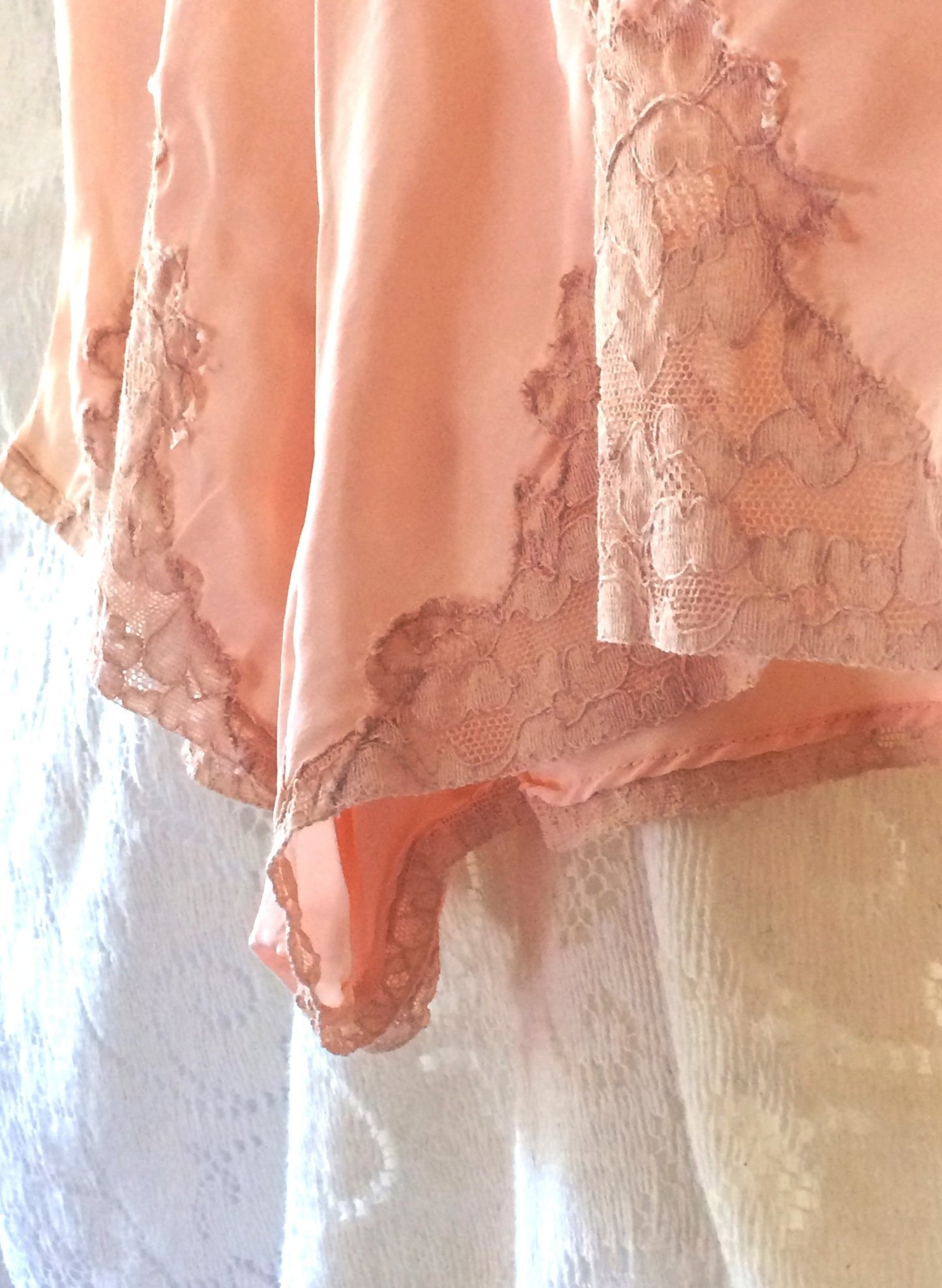 Vintage 1940's Tap Pants | Peach Silky Rayon with Ecru Lace | Bias Cut | High Waist Tap Panties | Size XS - S - Daggers & Dames