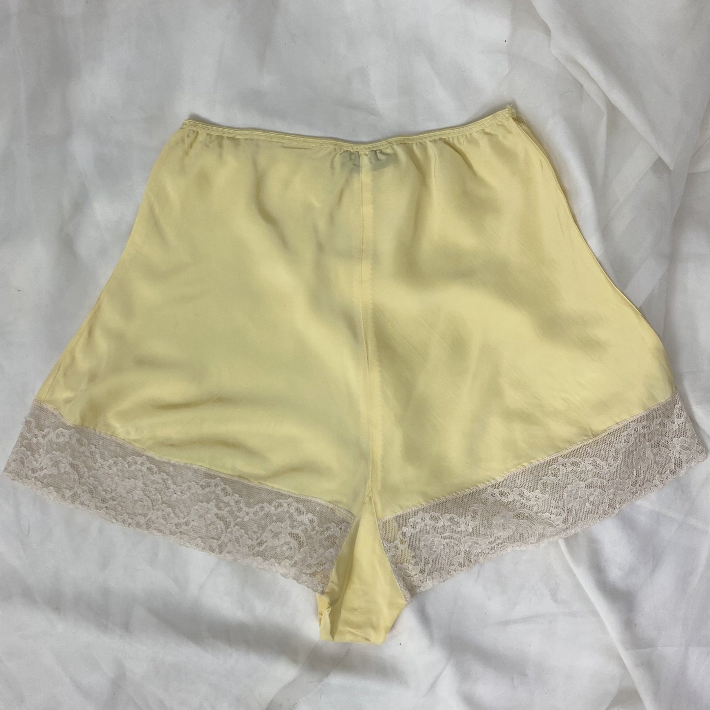 Vintage 1940's Tap Pants | Rich Butter Yellow Rayon with Ivory Lace | Size S, M | Countess Lynn - Daggers & Dames