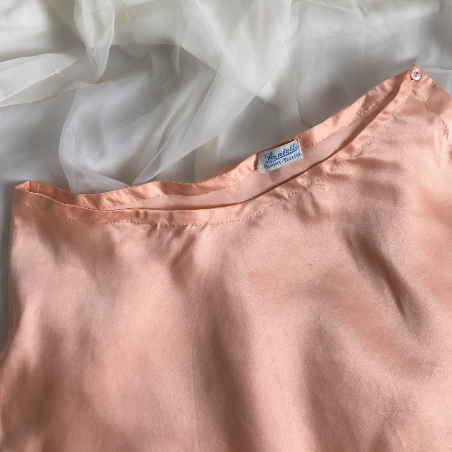 Vintage 1940's Tap Pants | Rose Gold Pink Silk with Lace Appliques & Embroidery | Bonwit Teller | Size S - Daggers & Dames