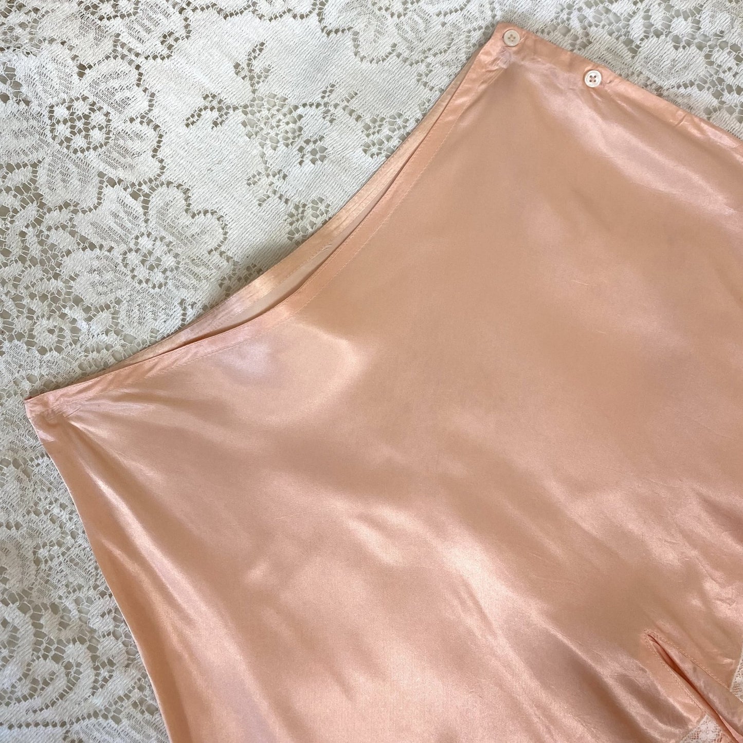 Vintage 1940's Tap Pants | Rosy Gold Pink with Ivory Lace | Size M, LG - Daggers & Dames