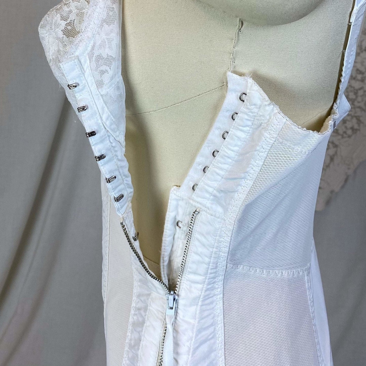 Vintage 1950's All in One Girdle | Bright White Embroidered Nylon Taffeta with Elastic Mesh & Lace | Size 34 C, 36 B | Life by Formfit - Daggers & Dames