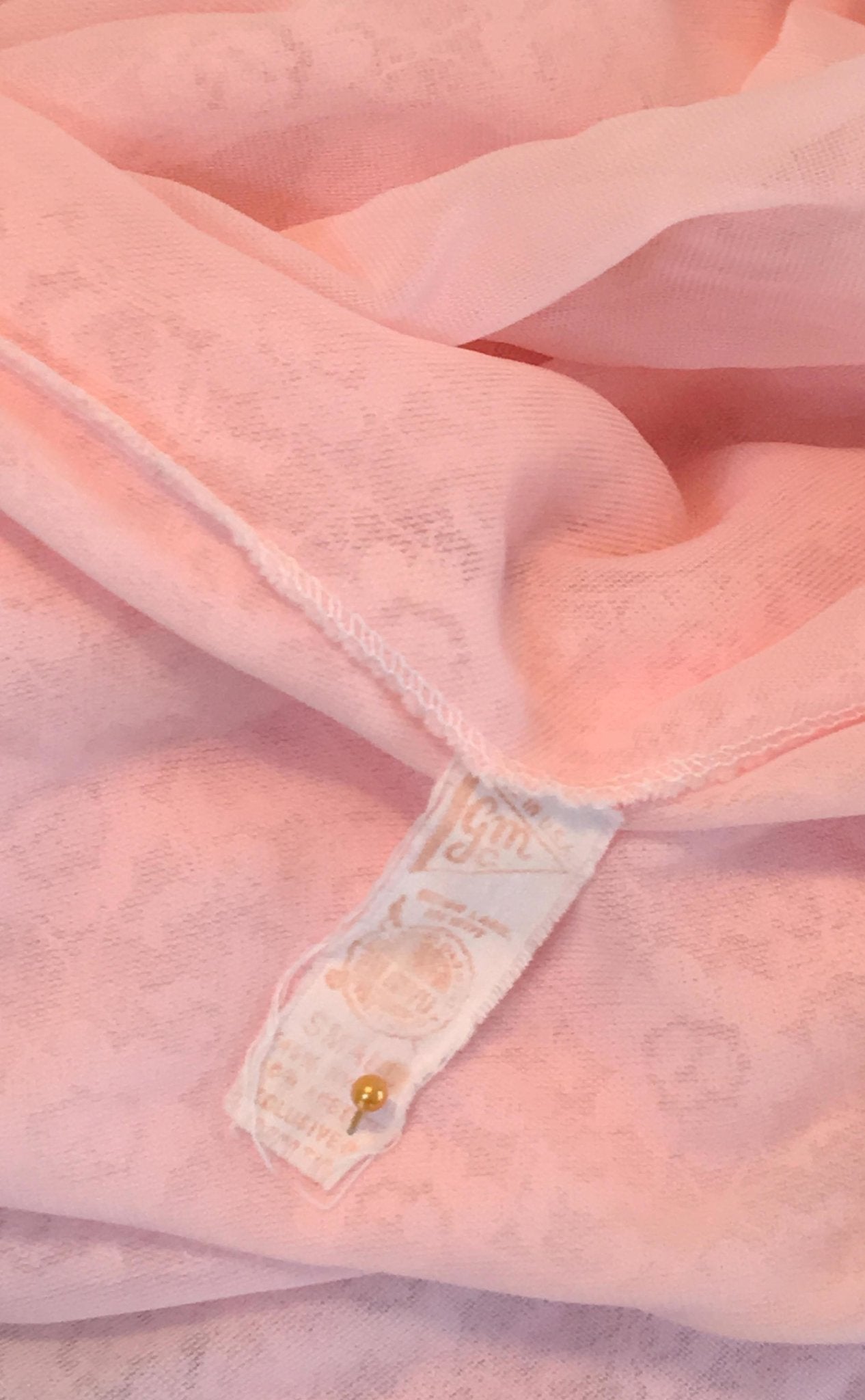 Vintage 1950’s Bubblegum Pink Lace Robe by Ginsburg - Daggers & Dames