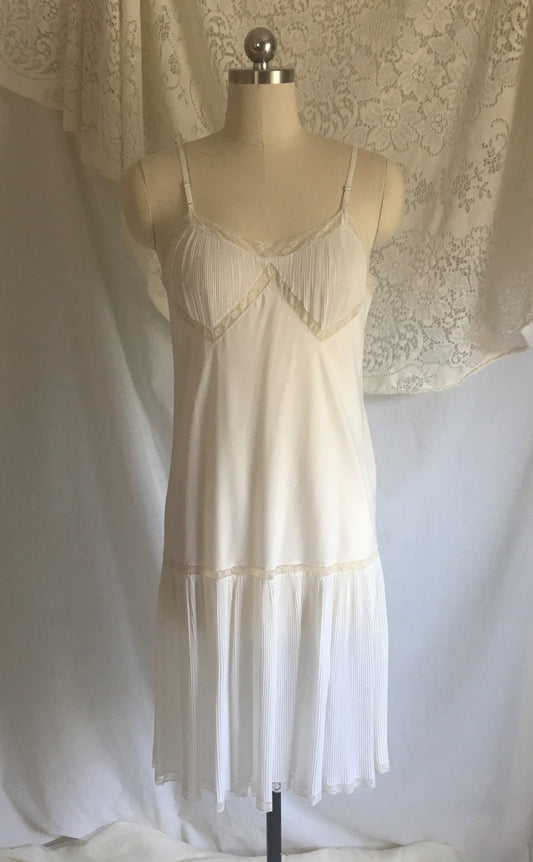 Vintage 1950's Chemise Slip | White Dacron Cotton Batiste & Lace | Crystal Pleating | Barbizon | Size SM - Daggers & Dames