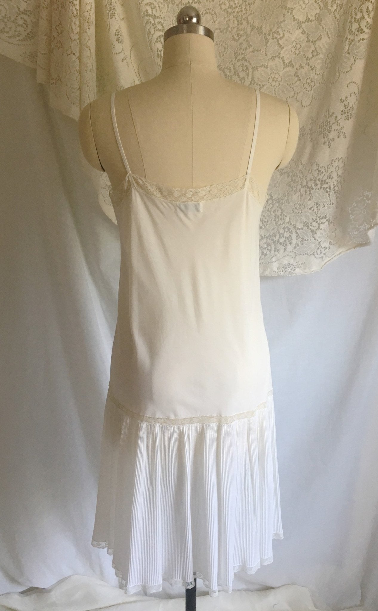 Vintage 1950's Chemise Slip | White Dacron Cotton Batiste & Lace | Crystal Pleating | Barbizon | Size SM - Daggers & Dames