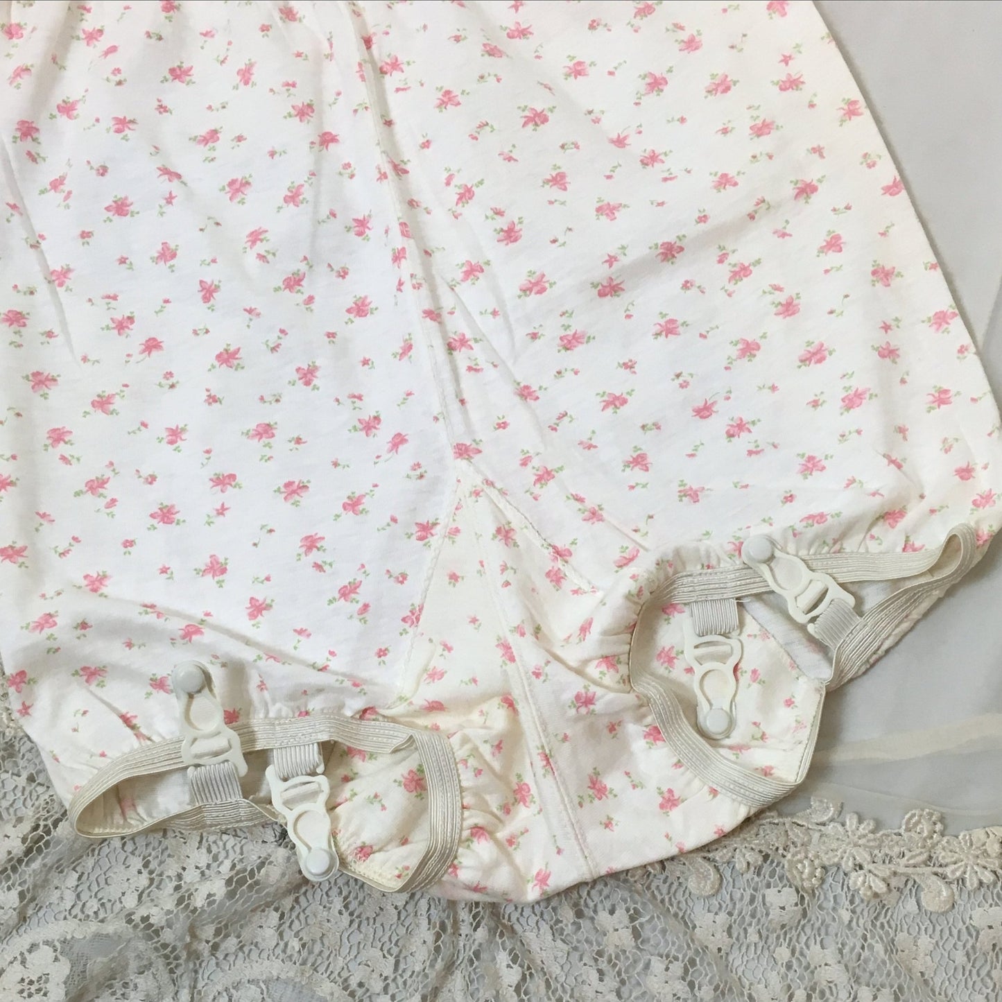 Vintage 1950's Garter Panties | High Waist Soft White Cotton with Pink Floral Print & Detachable Garters | Knit'ns | Size SM - Daggers & Dames