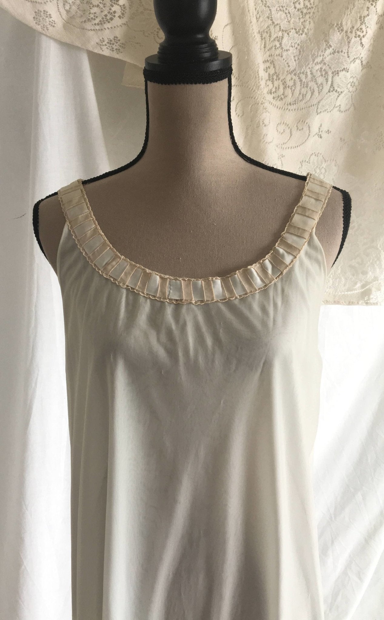 Vintage 1950's Peignoir Set | Ecru Lace & Light Blue Nylon Chiffon with Satin Ribbons | Bridal Lingerie | Odette Barsa | Size M - LG - Daggers & Dames