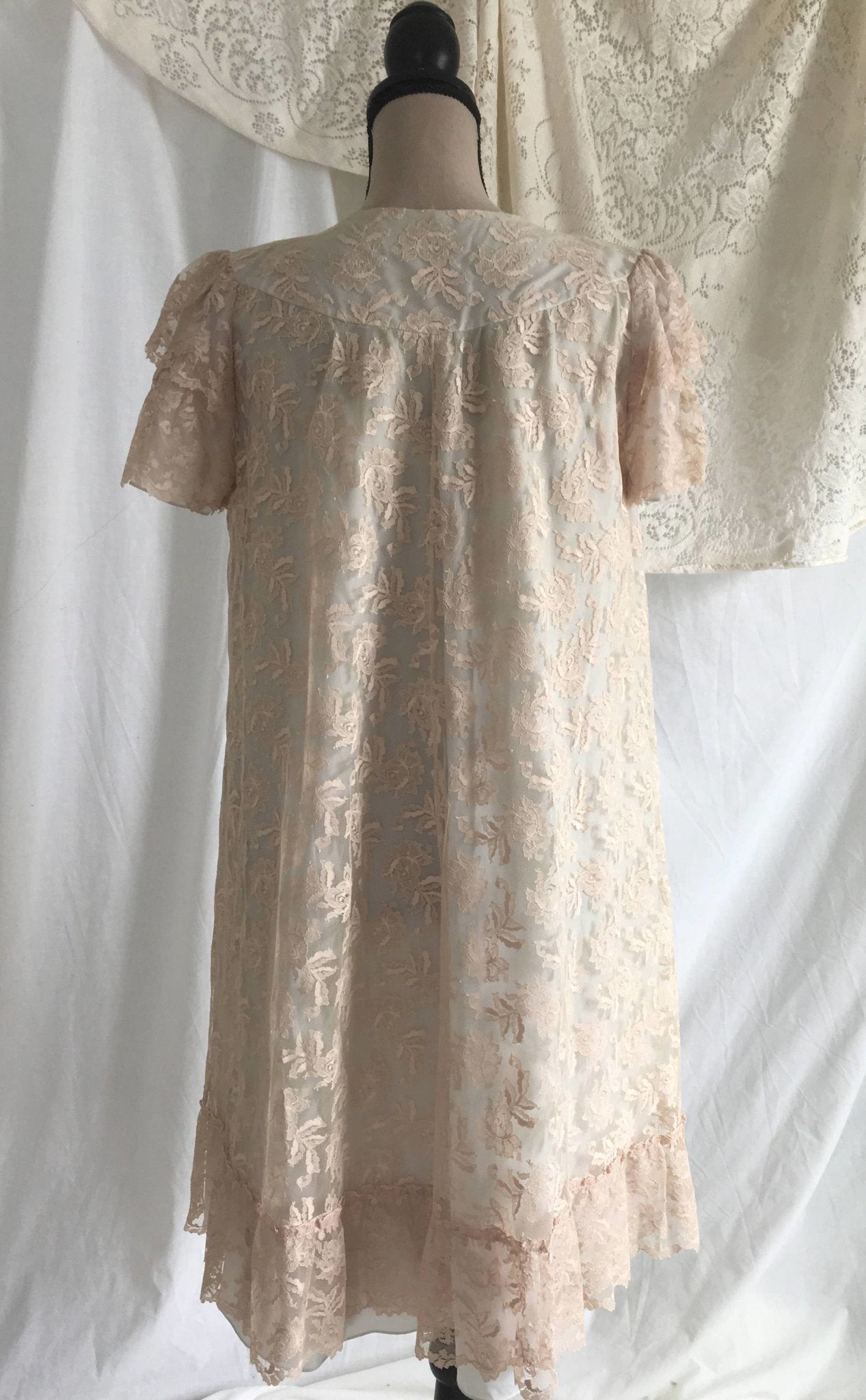 Vintage 1950's Peignoir Set | Ecru Lace & Light Blue Nylon Chiffon with Satin Ribbons | Bridal Lingerie | Odette Barsa | Size M - LG - Daggers & Dames