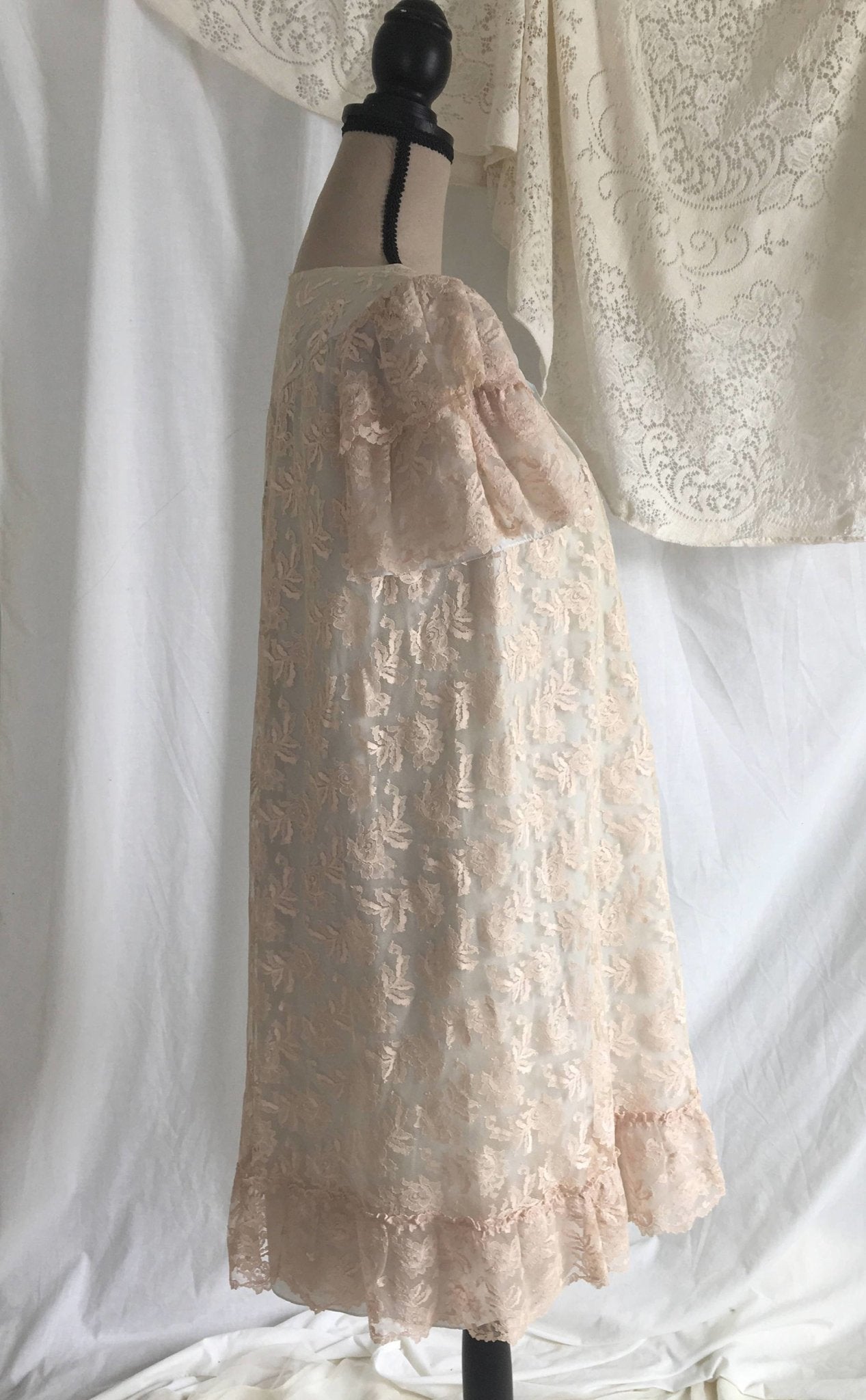 Vintage 1950's Peignoir Set | Ecru Lace & Light Blue Nylon Chiffon with Satin Ribbons | Bridal Lingerie | Odette Barsa | Size M - LG - Daggers & Dames