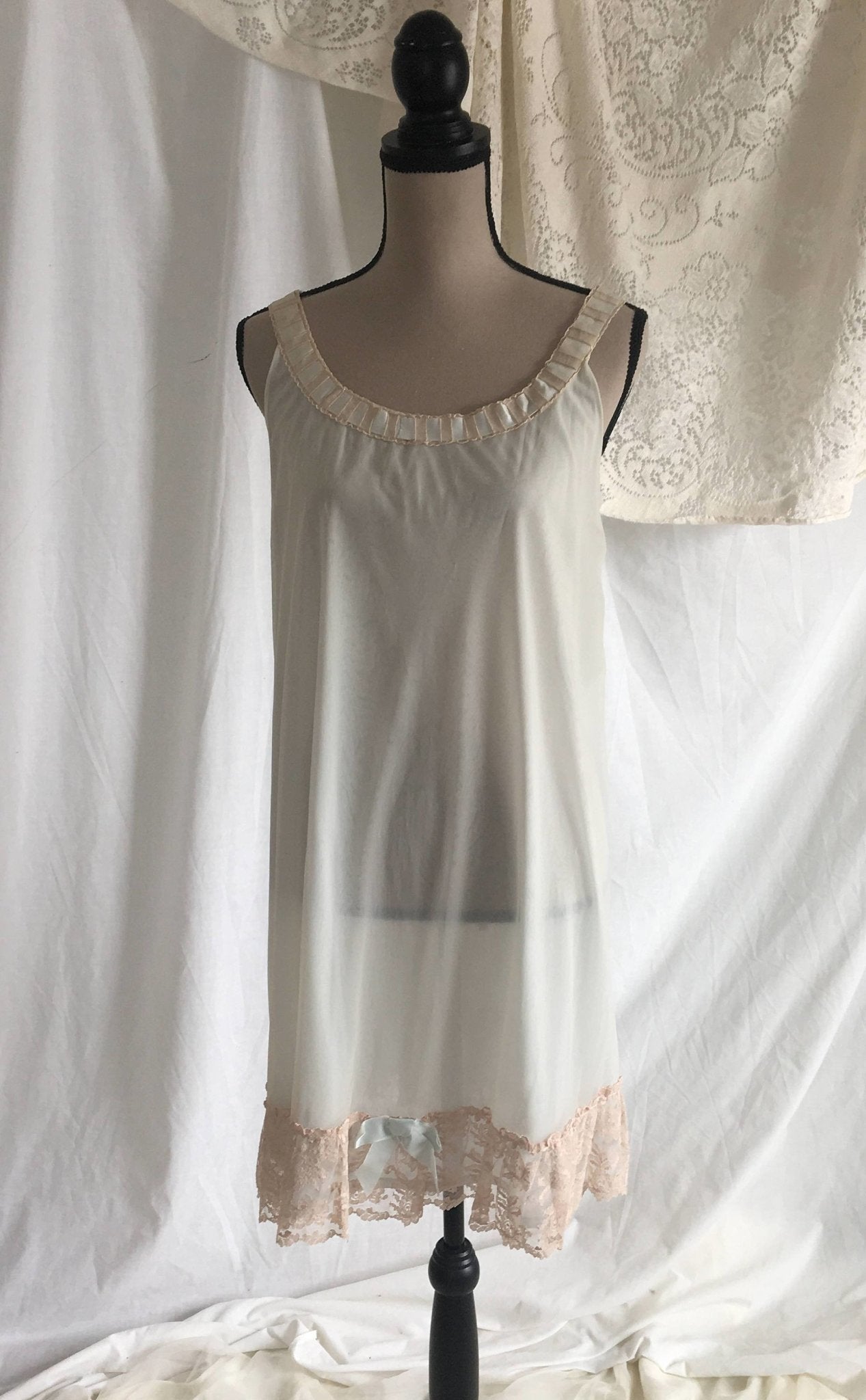 Vintage 1950's Peignoir Set | Ecru Lace & Light Blue Nylon Chiffon with Satin Ribbons | Bridal Lingerie | Odette Barsa | Size M - LG - Daggers & Dames