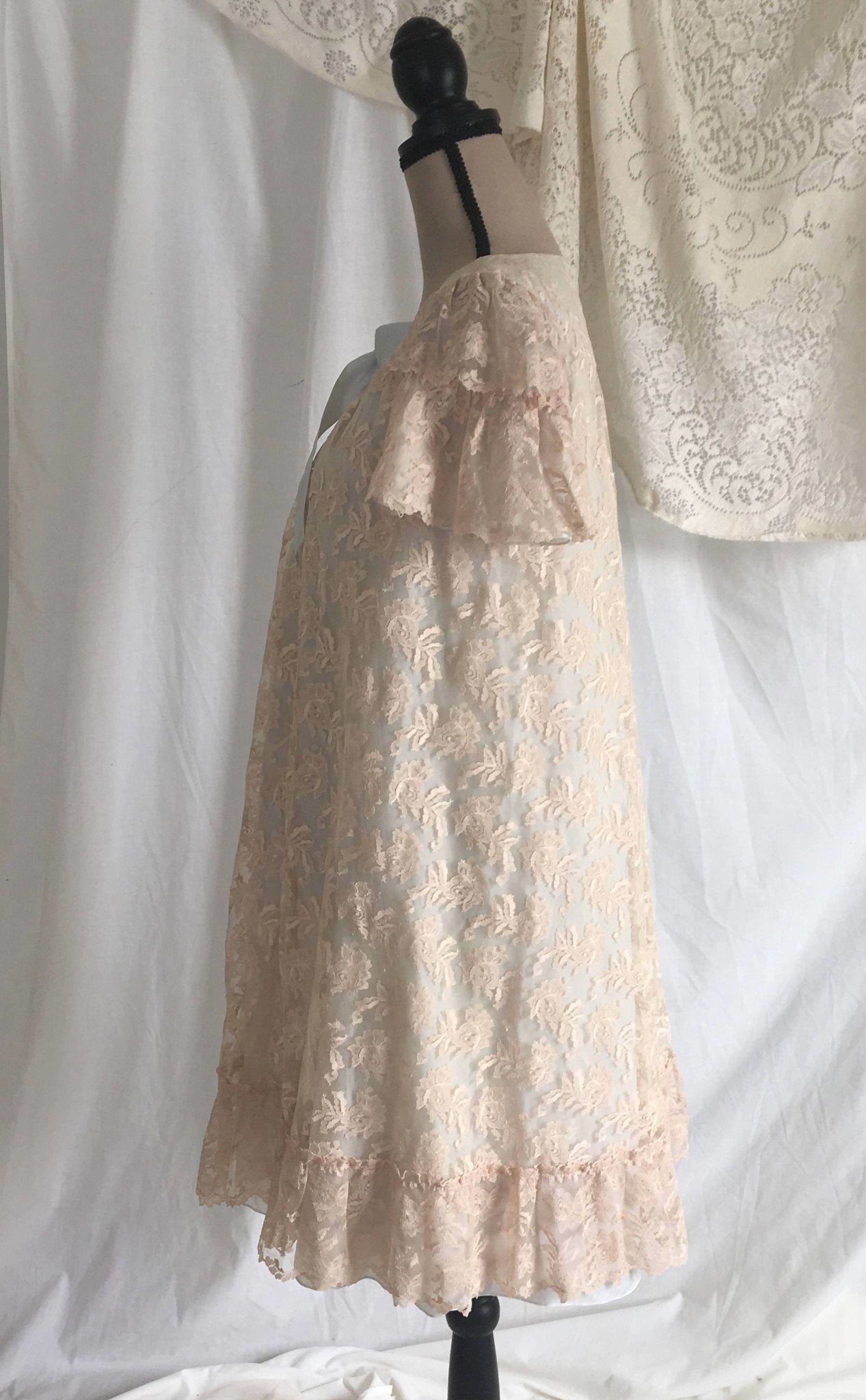 Vintage 1950's Peignoir Set | Ecru Lace & Light Blue Nylon Chiffon with Satin Ribbons | Bridal Lingerie | Odette Barsa | Size M - LG - Daggers & Dames