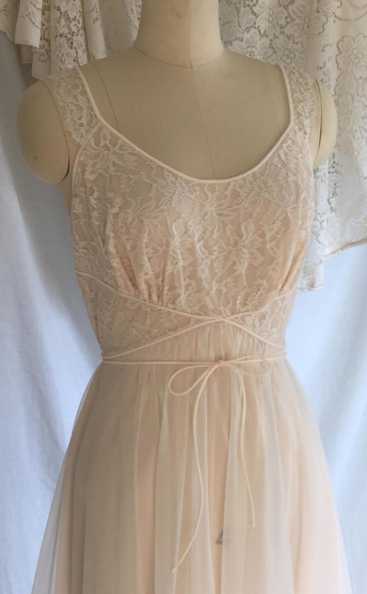 Vintage 1950's Peignoir Set | Pink Chiffon with Lace | Babydoll Lingerie Set | Bridal Lingerie | Vanity Fair | Size S - Daggers & Dames