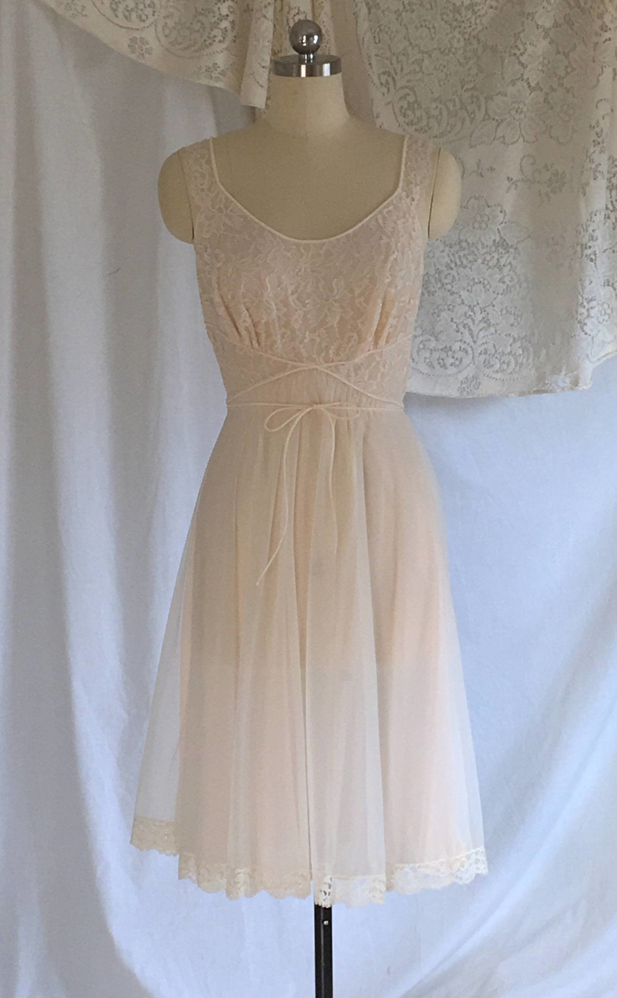 Vintage 1950's Peignoir Set | Pink Chiffon with Lace | Babydoll Lingerie Set | Bridal Lingerie | Vanity Fair | Size S - Daggers & Dames