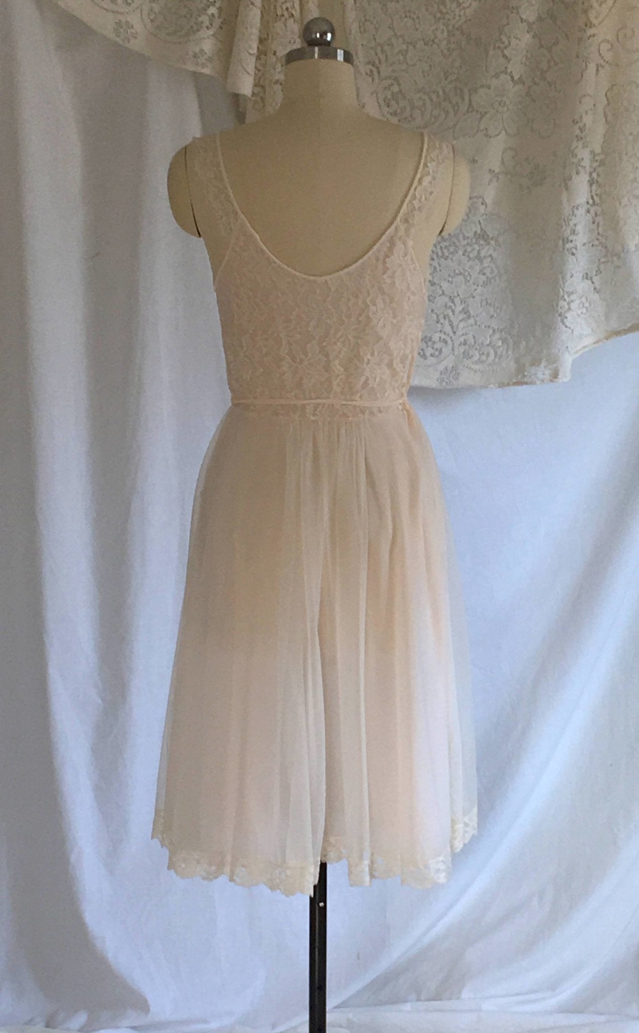 Vintage 1950's Peignoir Set | Pink Chiffon with Lace | Babydoll Lingerie Set | Bridal Lingerie | Vanity Fair | Size S - Daggers & Dames