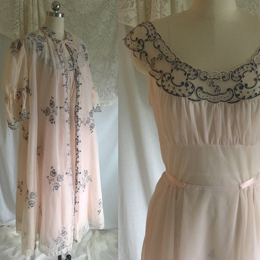 Vintage 1950's Peignoir Set | Powder Pink & Dove Gray Chiffon with Alençon Embroidery | Odette Barsa | Size S, M - Daggers & Dames