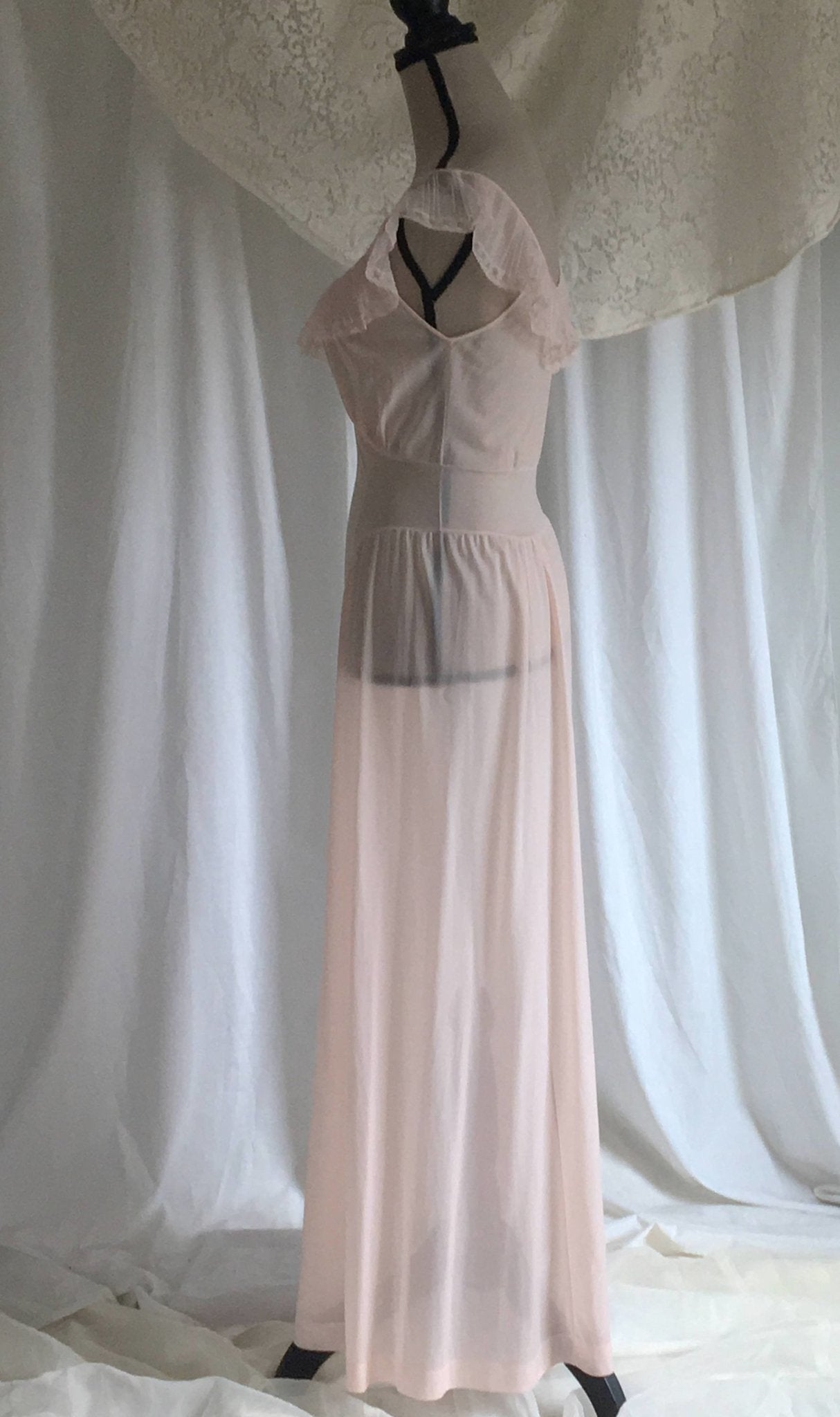 Vintage 1950's Powder Pink Night Gown by Van Raalte - Daggers & Dames