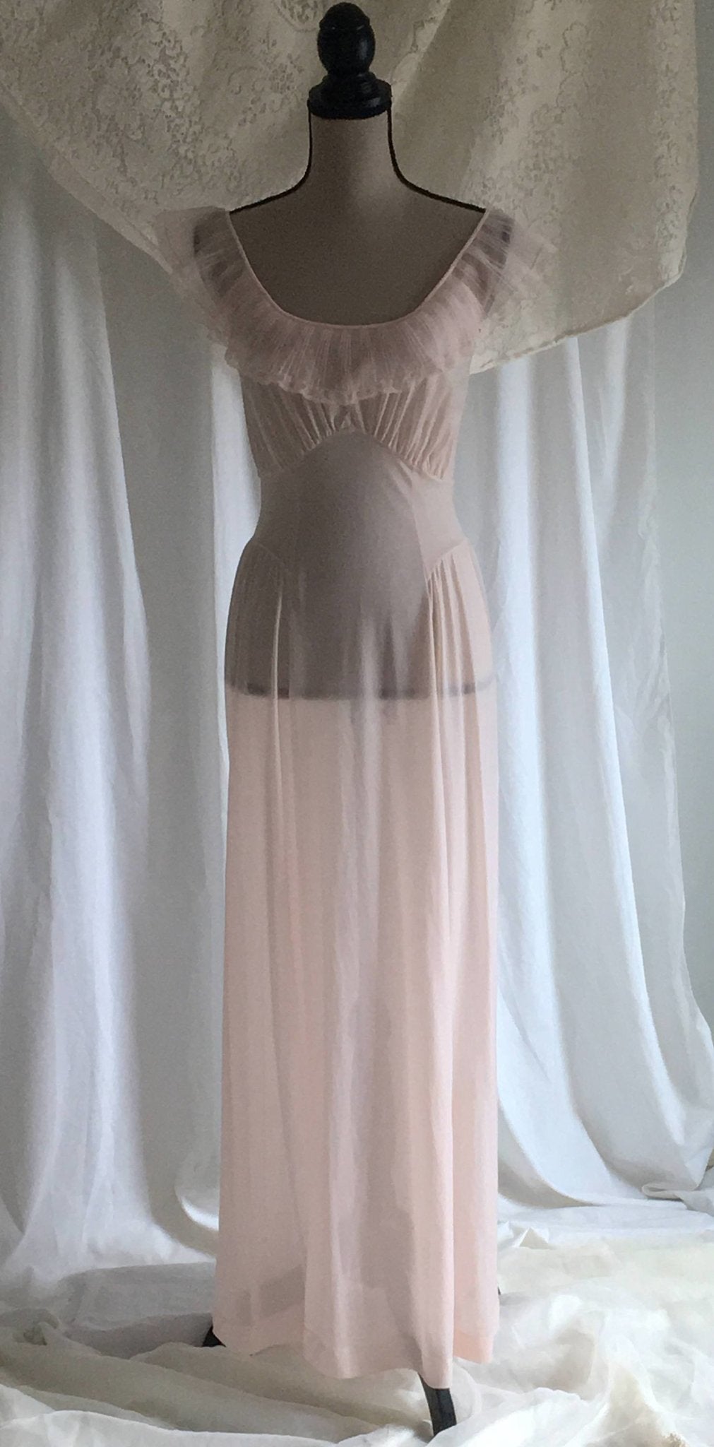 Vintage 1950's Powder Pink Night Gown by Van Raalte - Daggers & Dames