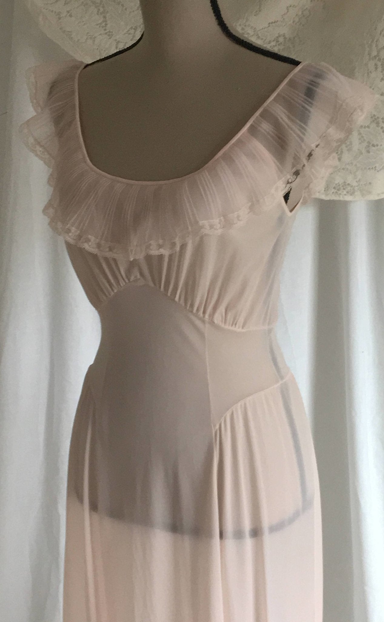 Vintage 1950's Powder Pink Night Gown by Van Raalte - Daggers & Dames