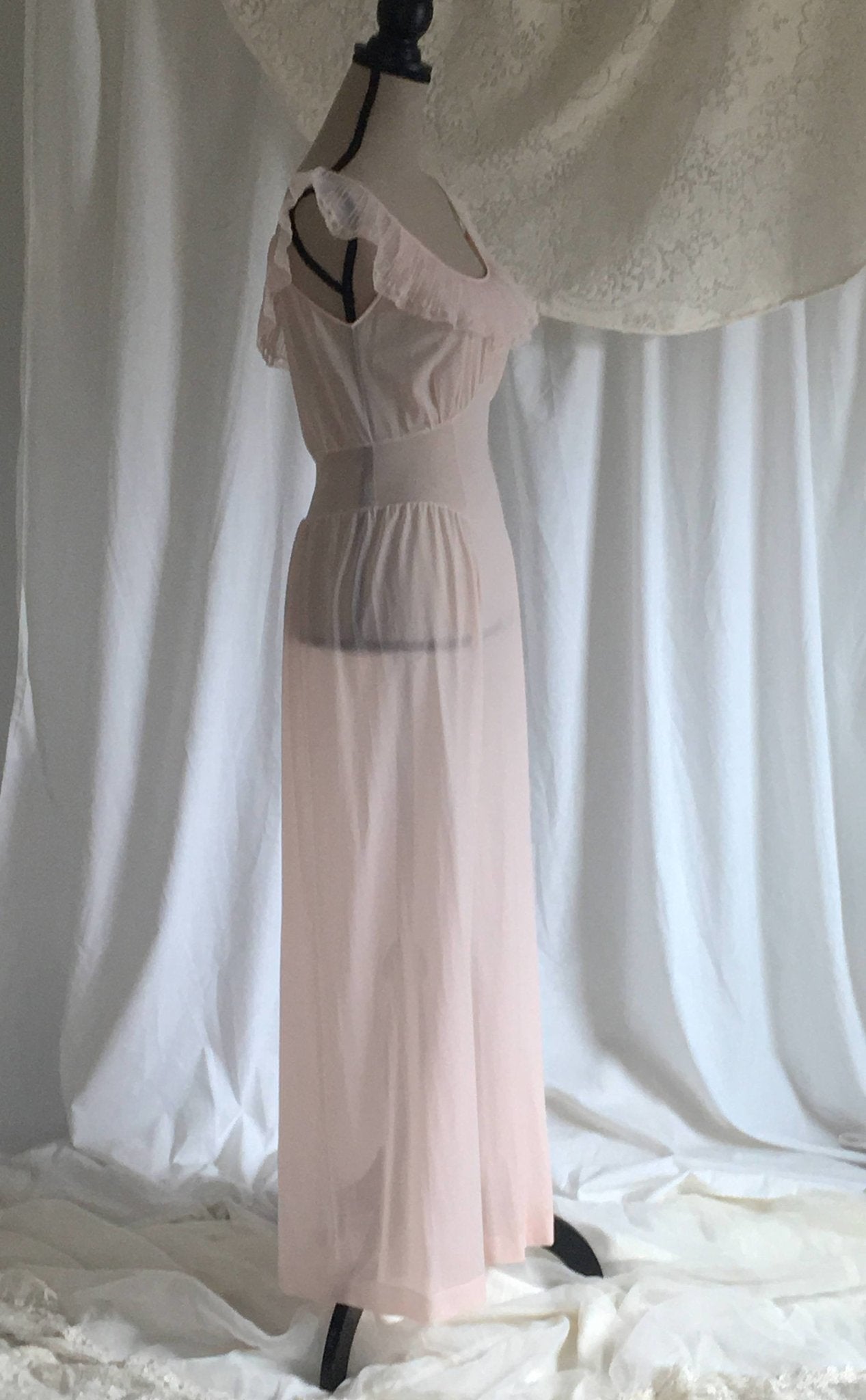 Vintage 1950's Powder Pink Night Gown by Van Raalte - Daggers & Dames