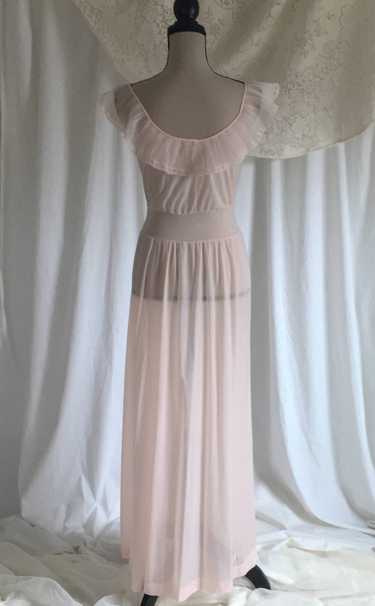 Vintage 1950's Powder Pink Night Gown by Van Raalte - Daggers & Dames