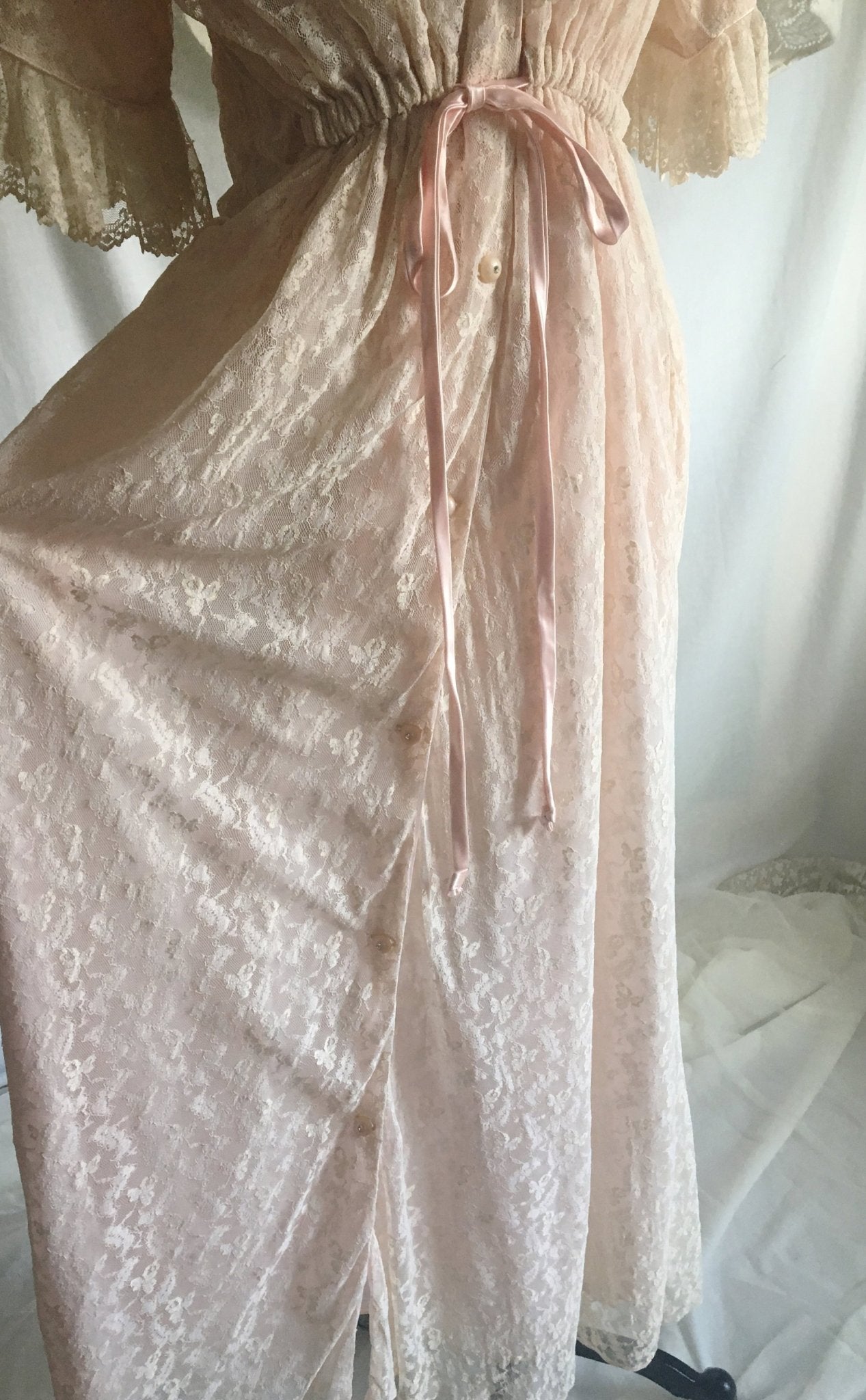 Vintage 1950's Robe | Ivory Lace with Rhinestone Buttons & Pale Pink Nylon | Size M, LG - Daggers & Dames