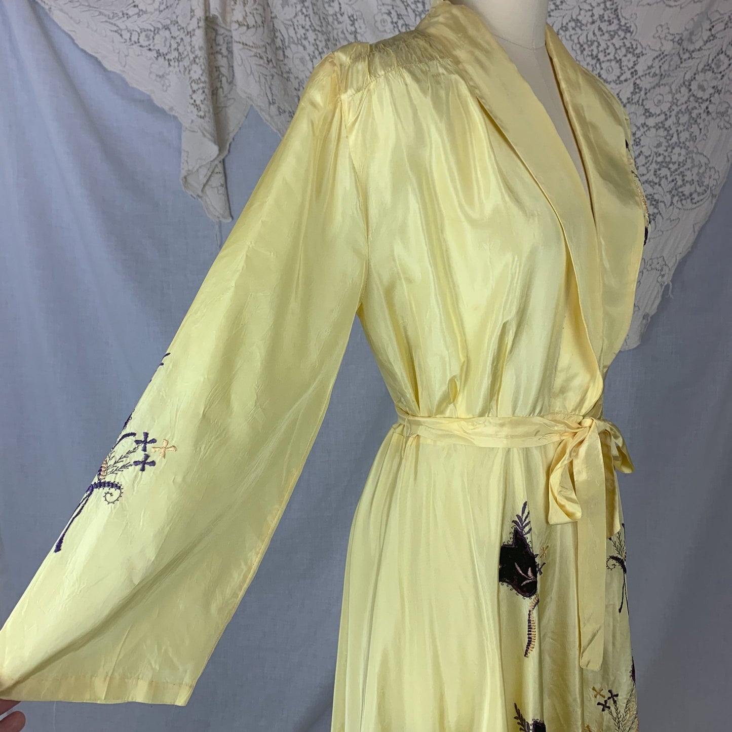 Vintage 1950's Robe | Lemon Yellow Rayon Taffeta with Purple Velvet Floral Appliqués | Size M - Daggers & Dames